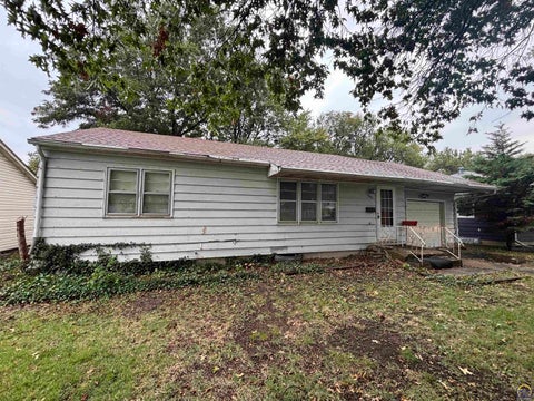Tiny photo for 1041 Woodland St, Emporia, KS 66801 (MLS # 246604)