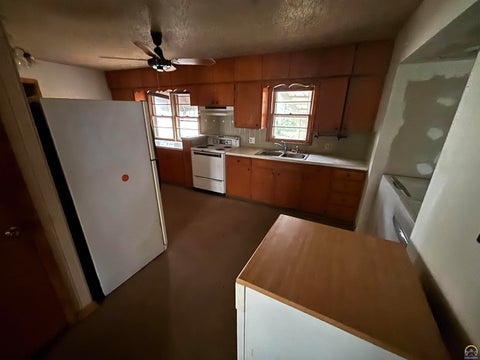 Tiny photo for 1041 Woodland St, Emporia, KS 66801 (MLS # 246604)