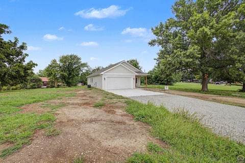 Tiny photo for 8711 Willow Ln, Ozawkie, KS 66070 (MLS # 246010)