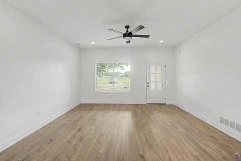 Tiny photo for 8711 Willow Ln, Ozawkie, KS 66070 (MLS # 246010)