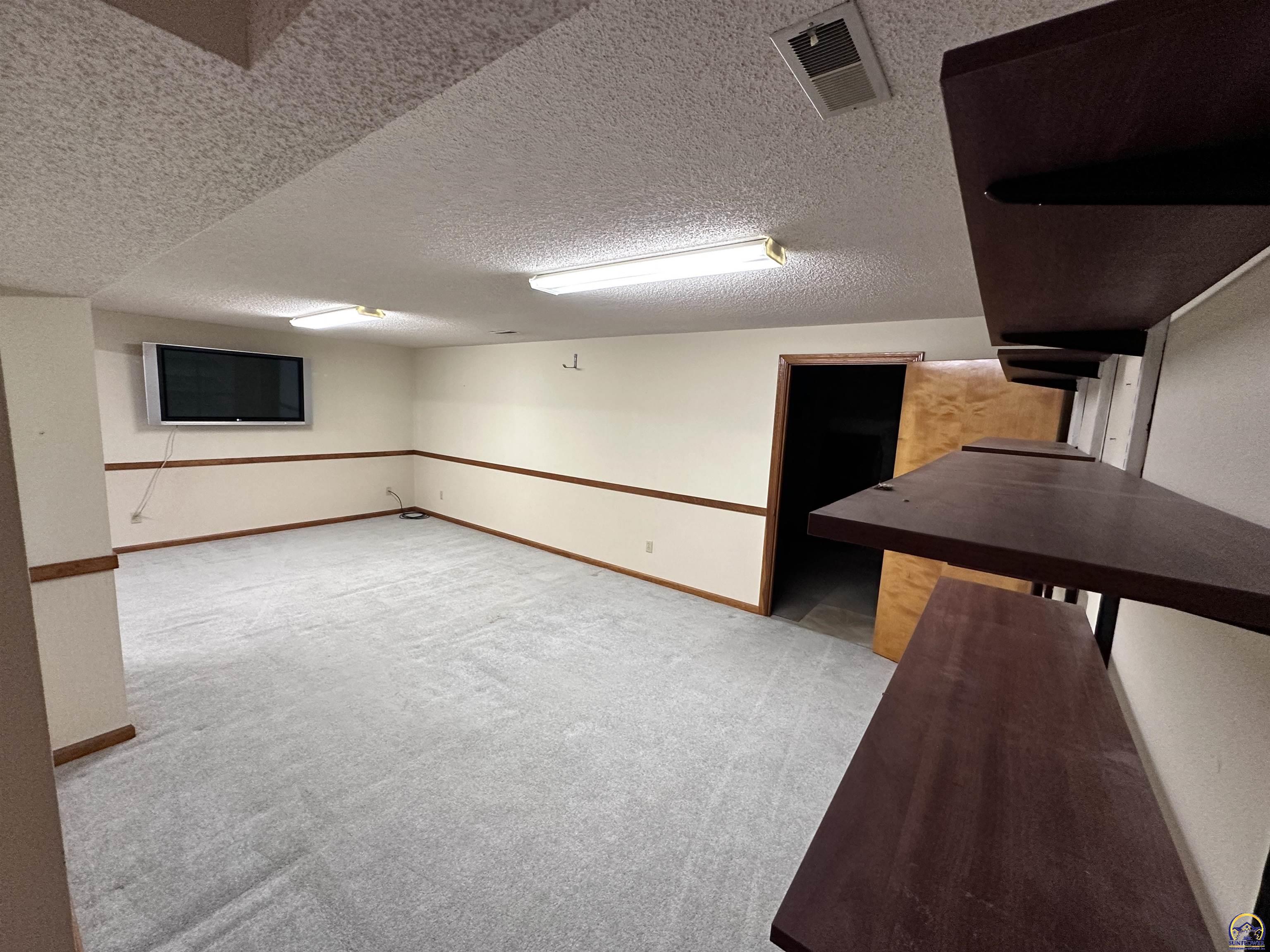 Topeka, Kansas 66614, United States, 3 Bedrooms Bedrooms, ,3 BathroomsBathrooms,Residential,Pending,46795