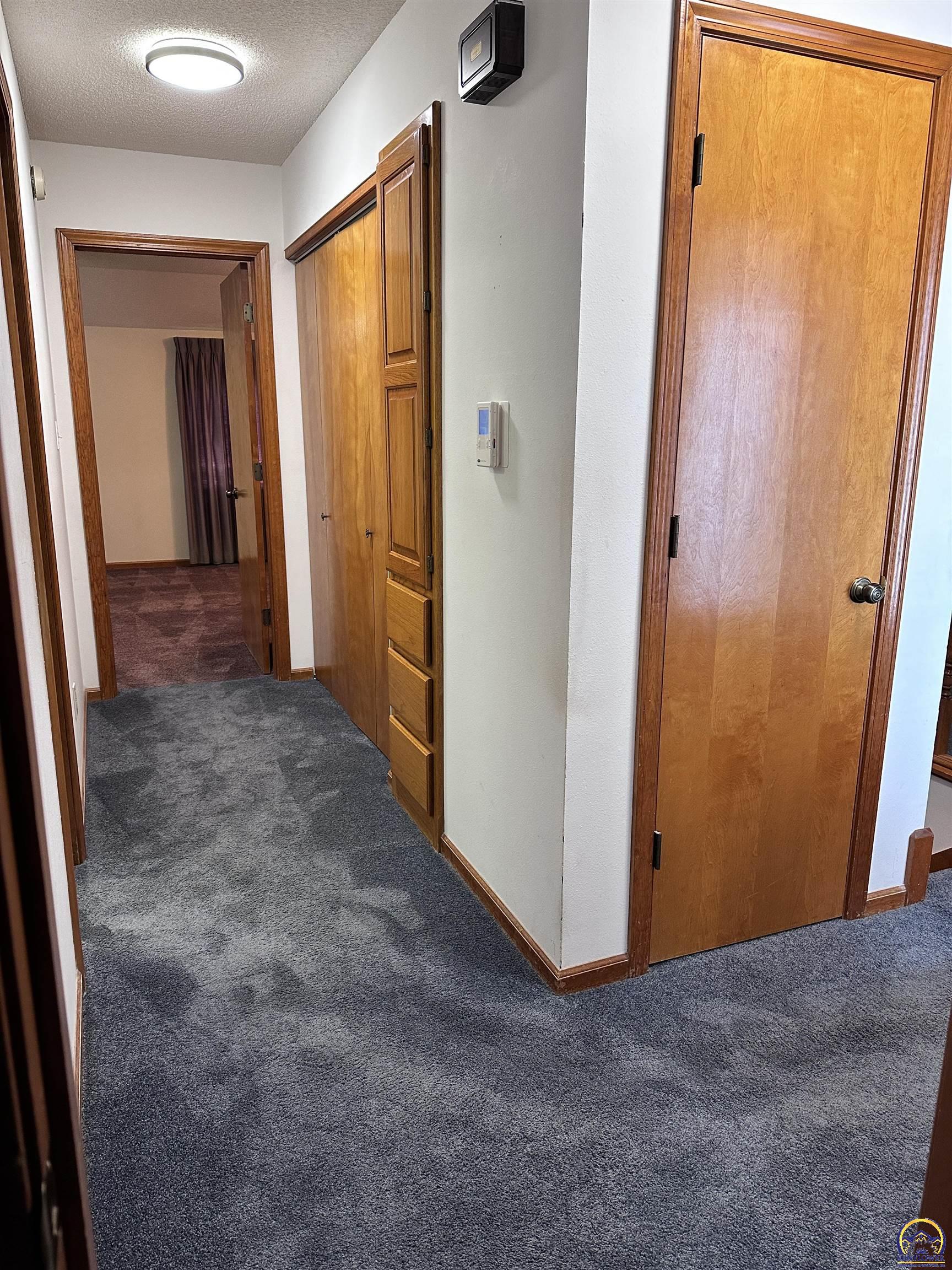 Topeka, Kansas 66614, United States, 3 Bedrooms Bedrooms, ,3 BathroomsBathrooms,Residential,Pending,46795