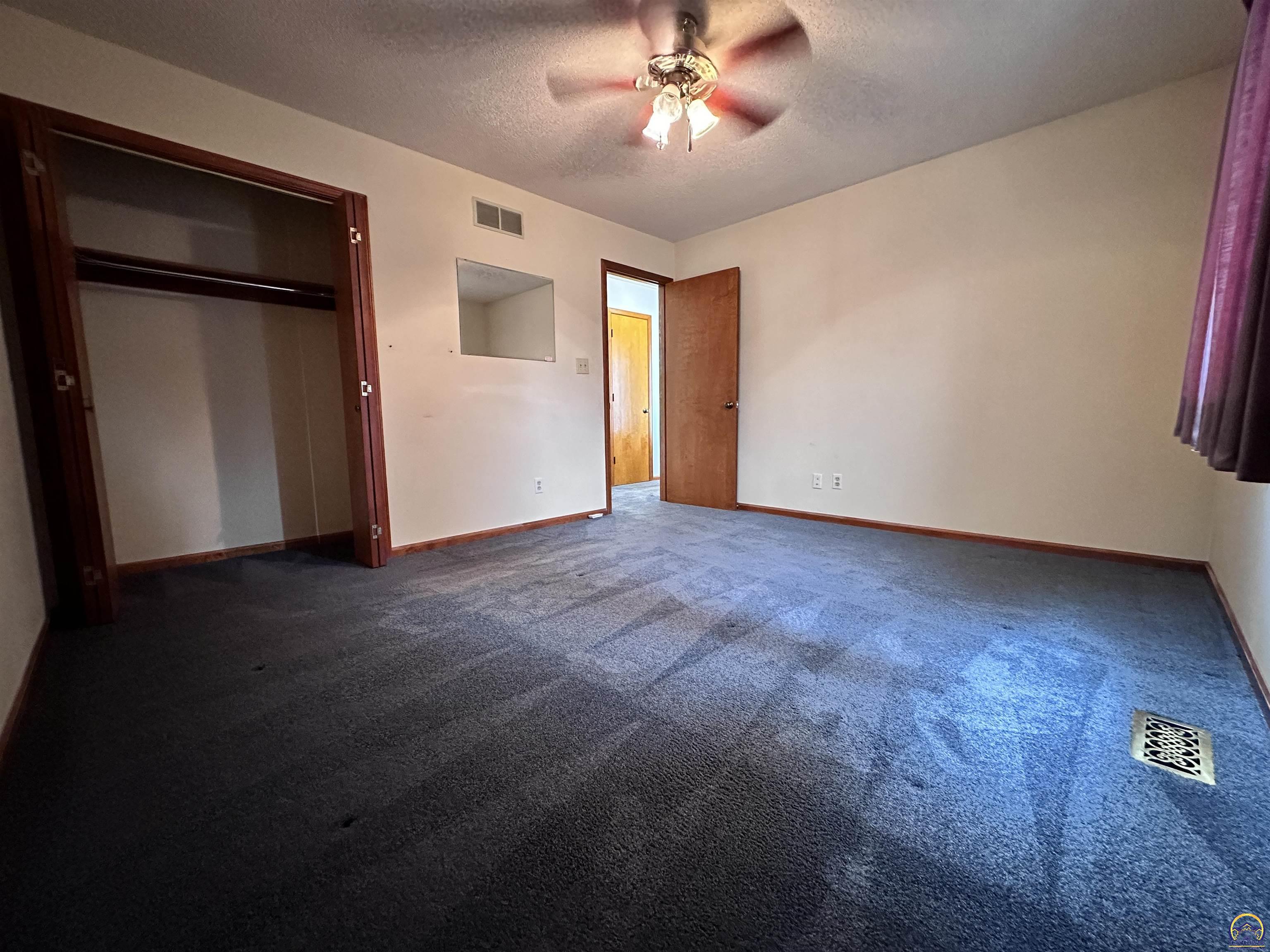 Topeka, Kansas 66614, United States, 3 Bedrooms Bedrooms, ,3 BathroomsBathrooms,Residential,Pending,46795