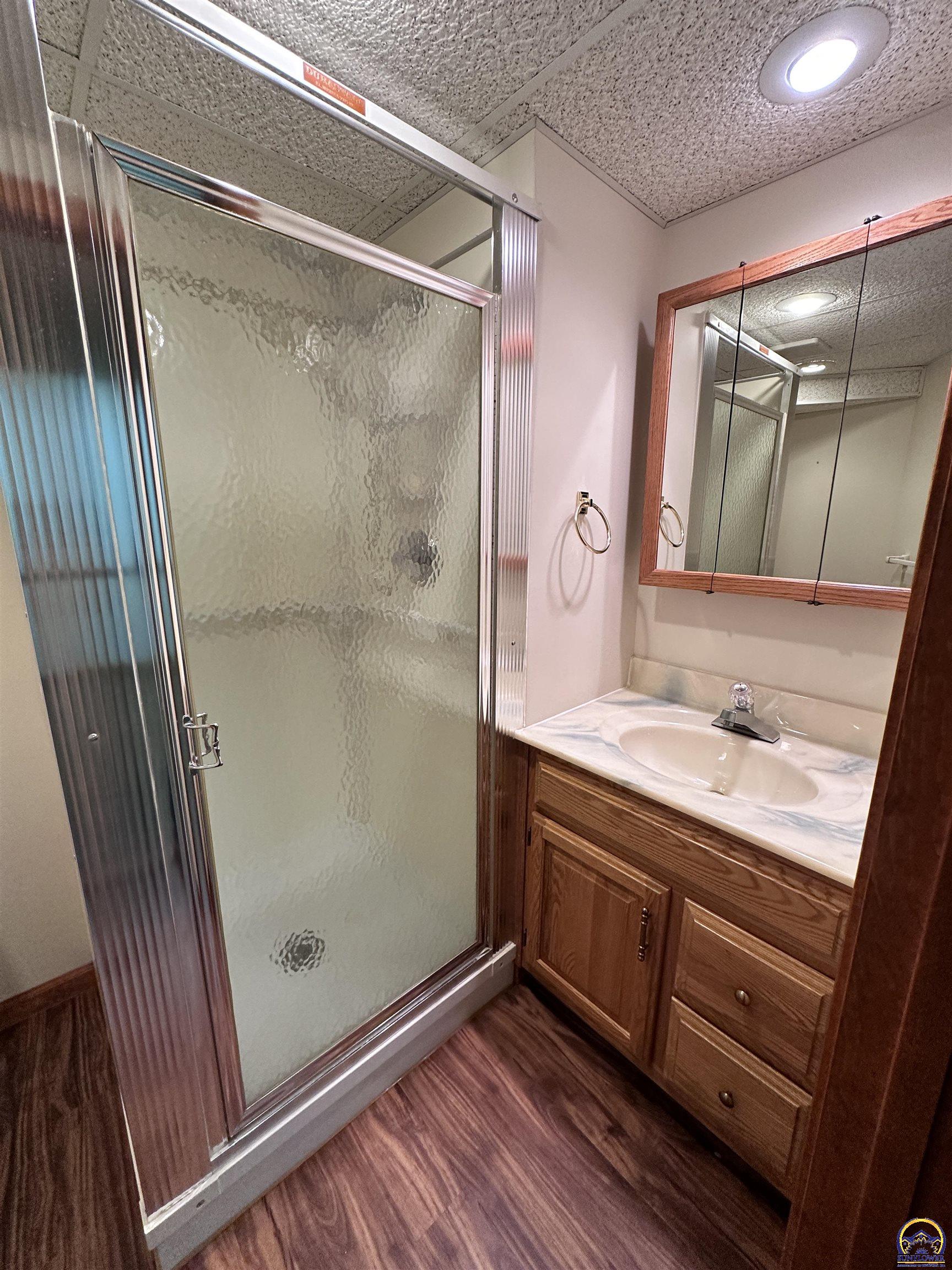 Topeka, Kansas 66614, United States, 3 Bedrooms Bedrooms, ,3 BathroomsBathrooms,Residential,Pending,46795