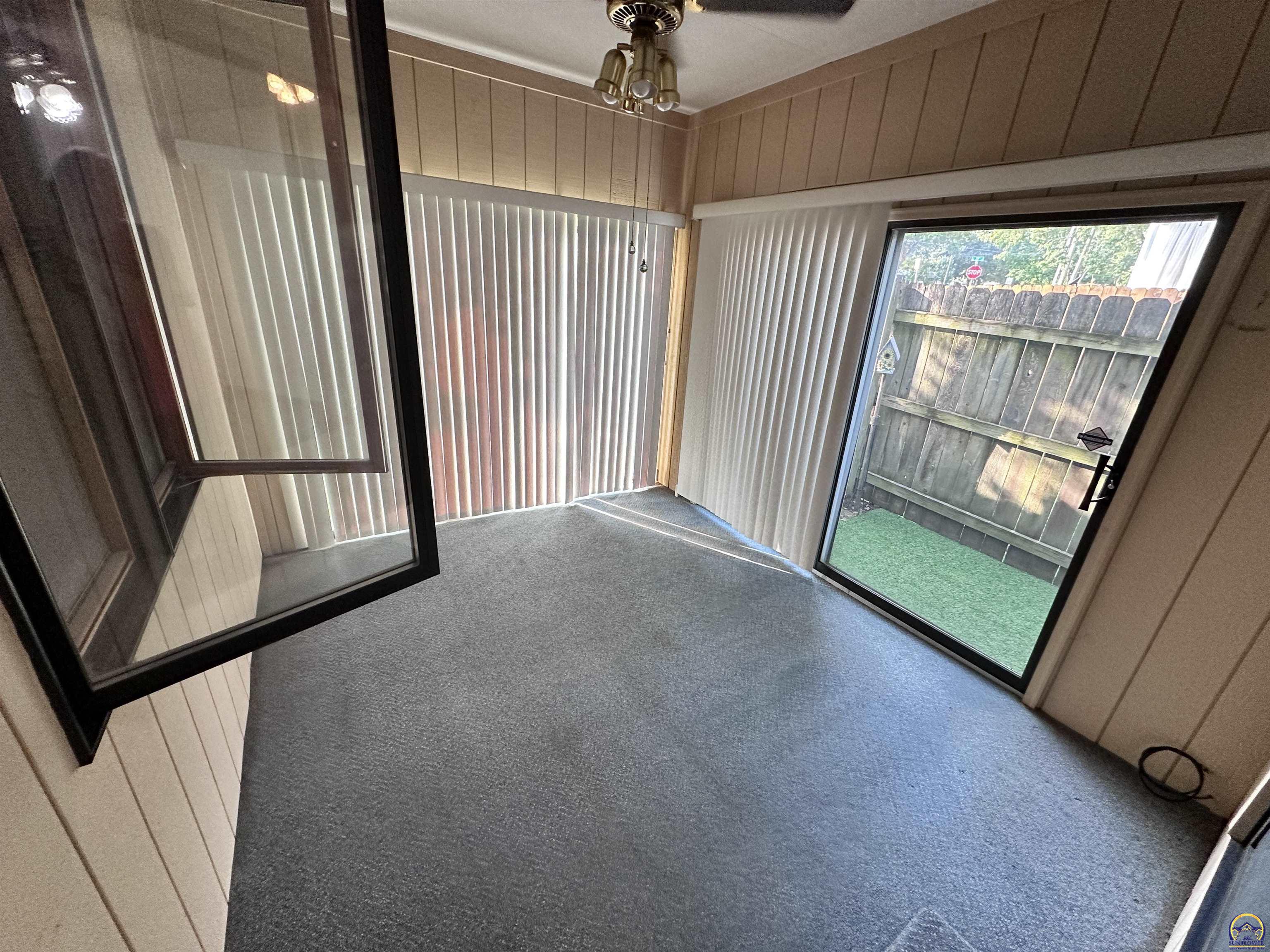 Topeka, Kansas 66614, United States, 3 Bedrooms Bedrooms, ,3 BathroomsBathrooms,Residential,Pending,46795