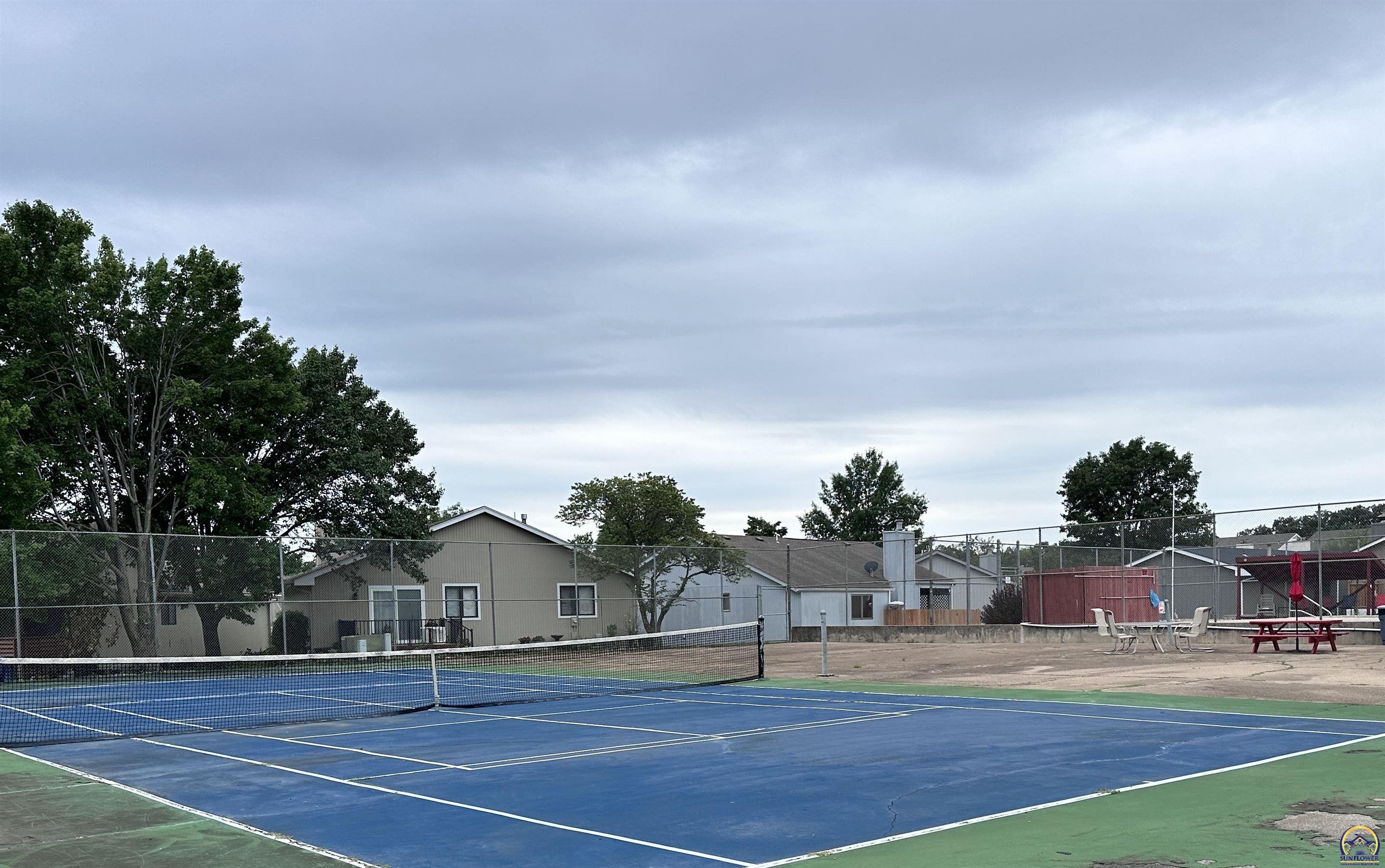 Topeka, Kansas 66614, United States, 3 Bedrooms Bedrooms, ,3 BathroomsBathrooms,Residential,Pending,46795