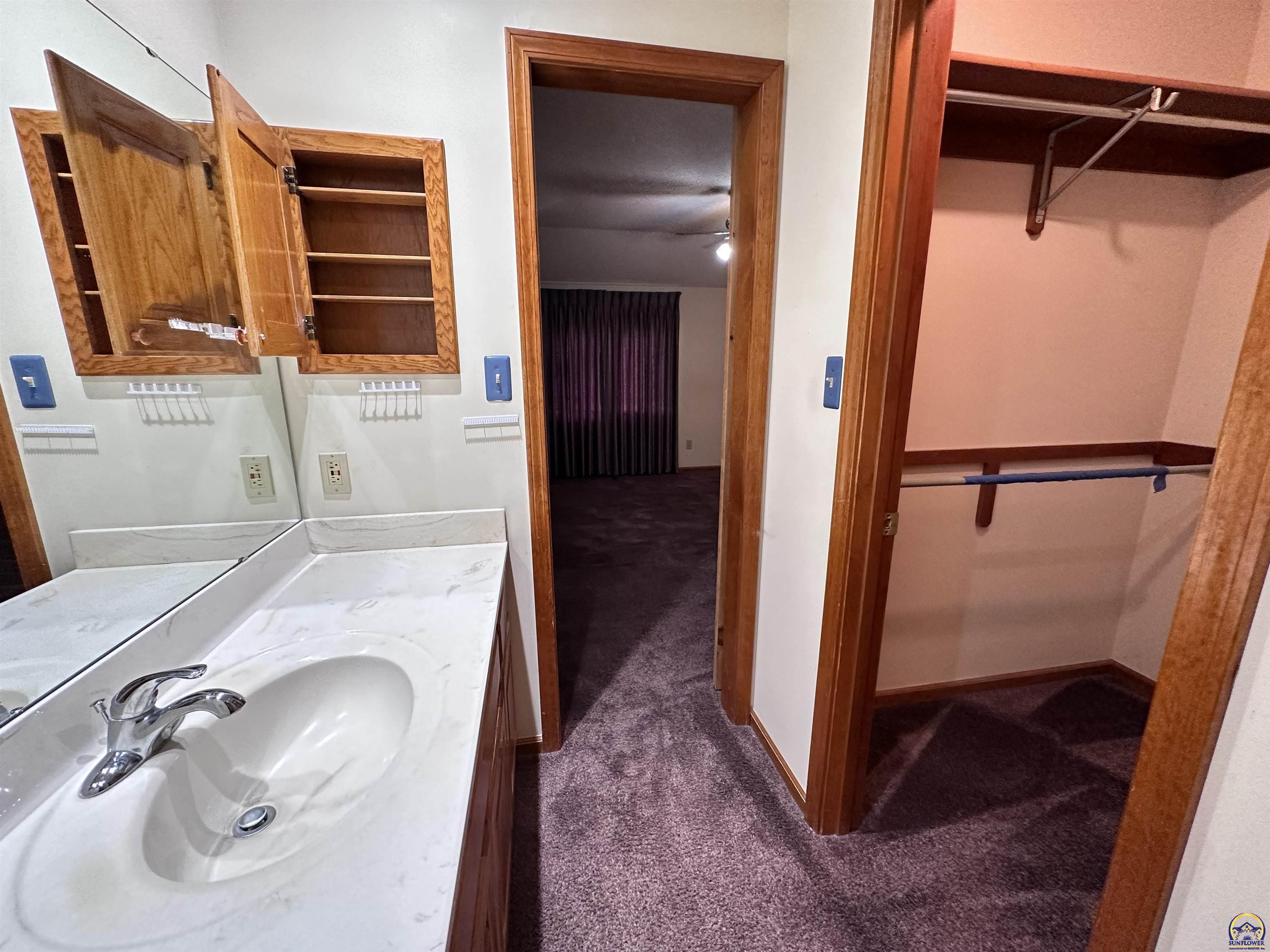 Topeka, Kansas 66614, United States, 3 Bedrooms Bedrooms, ,3 BathroomsBathrooms,Residential,Pending,46795