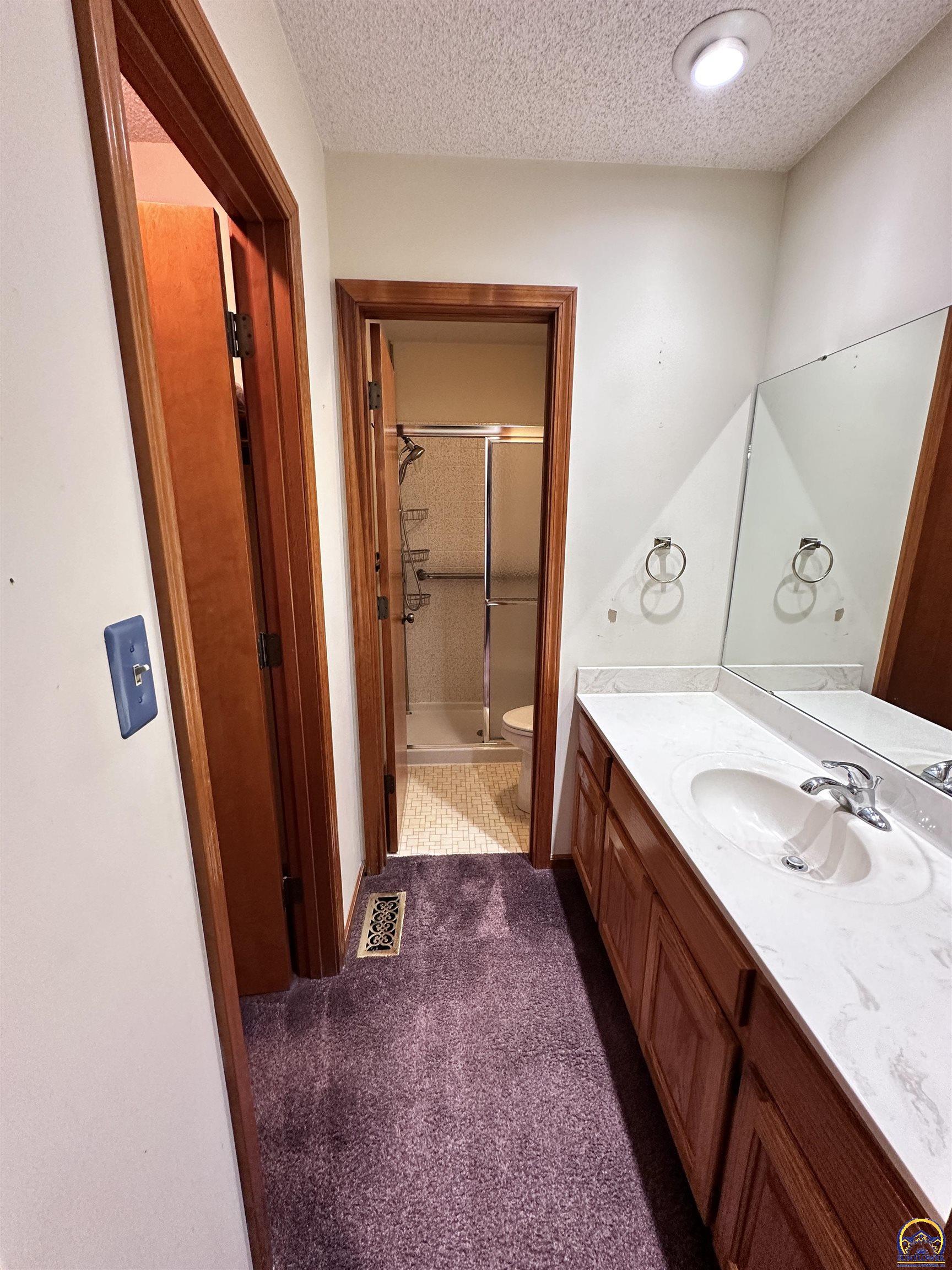 Topeka, Kansas 66614, United States, 3 Bedrooms Bedrooms, ,3 BathroomsBathrooms,Residential,Pending,46795