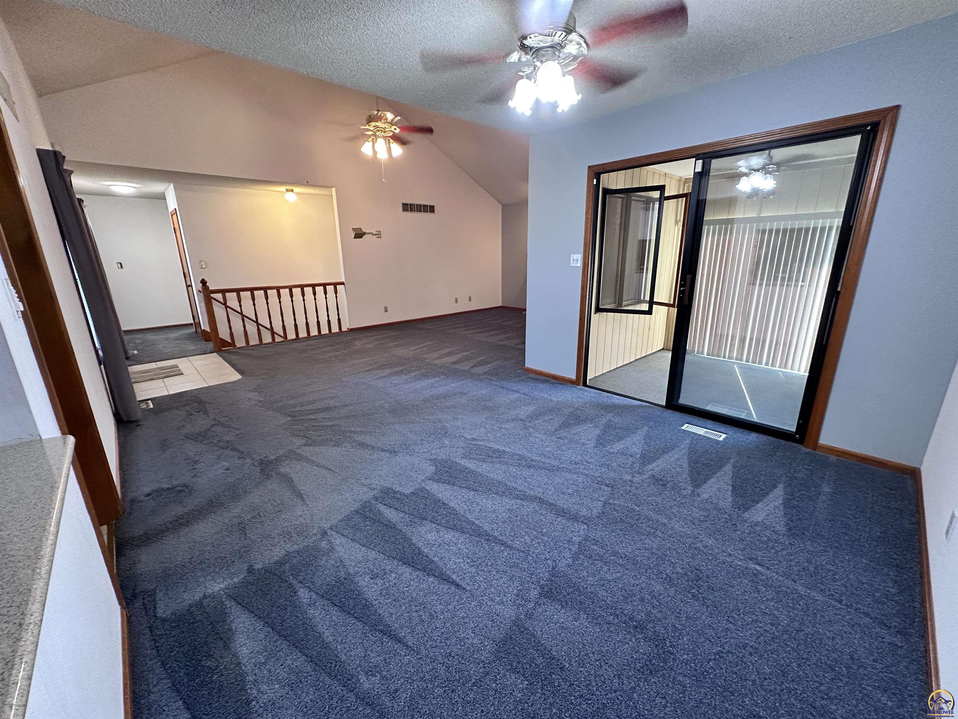 Topeka, Kansas 66614, United States, 3 Bedrooms Bedrooms, ,3 BathroomsBathrooms,Residential,Pending,46795