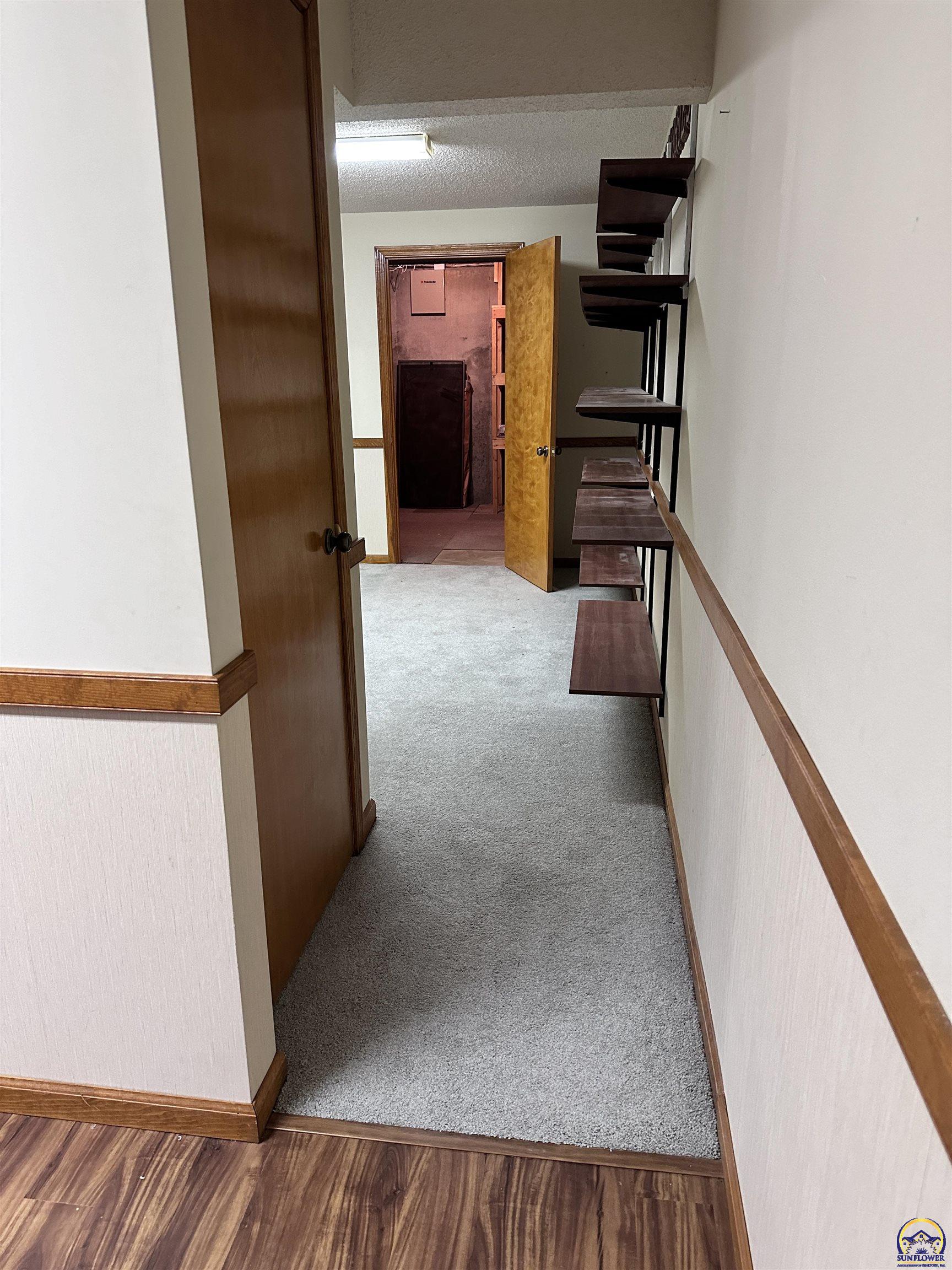 Topeka, Kansas 66614, United States, 3 Bedrooms Bedrooms, ,3 BathroomsBathrooms,Residential,Pending,46795