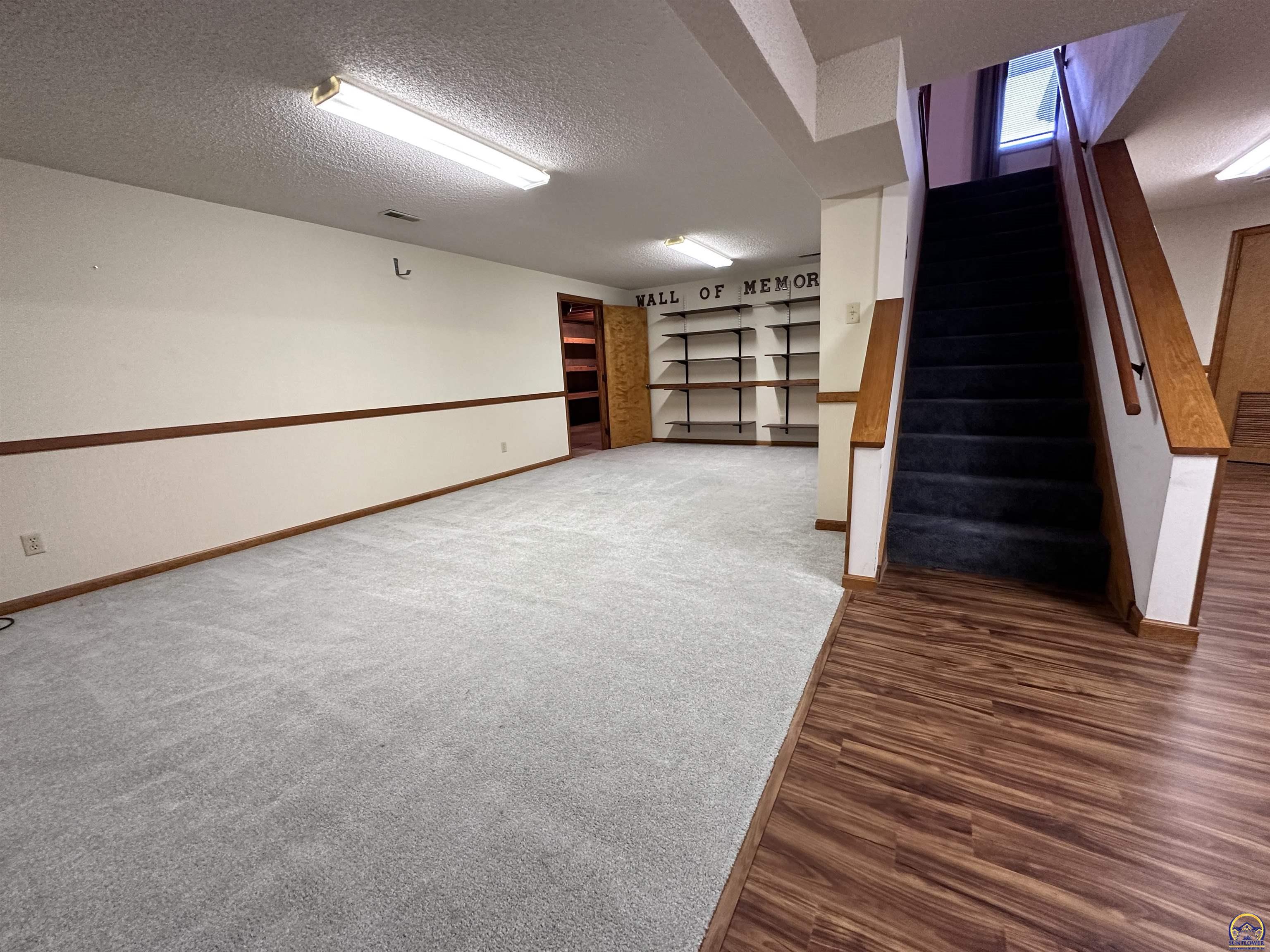 Topeka, Kansas 66614, United States, 3 Bedrooms Bedrooms, ,3 BathroomsBathrooms,Residential,Pending,46795