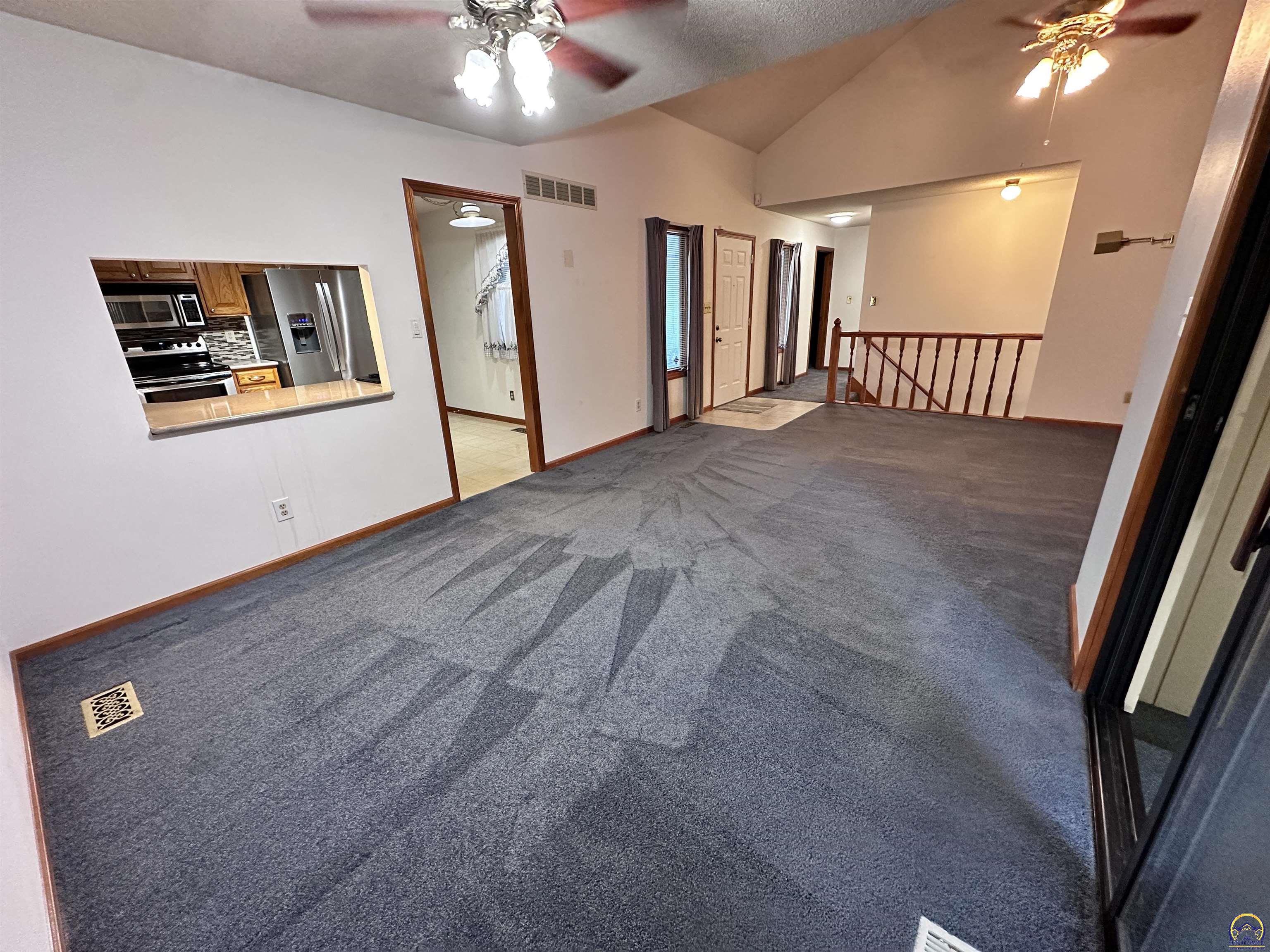 Topeka, Kansas 66614, United States, 3 Bedrooms Bedrooms, ,3 BathroomsBathrooms,Residential,Pending,46795