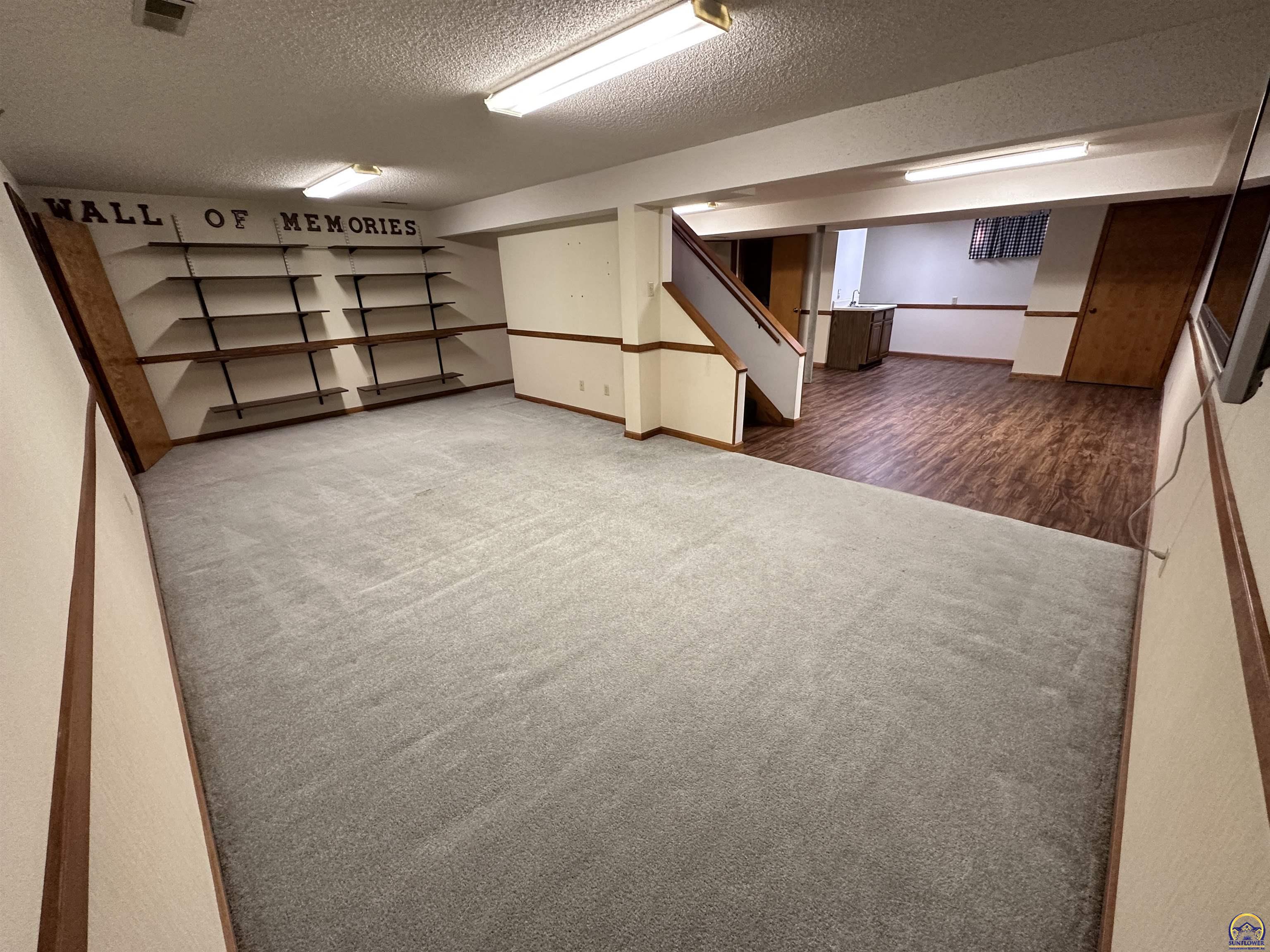 Topeka, Kansas 66614, United States, 3 Bedrooms Bedrooms, ,3 BathroomsBathrooms,Residential,Pending,46795