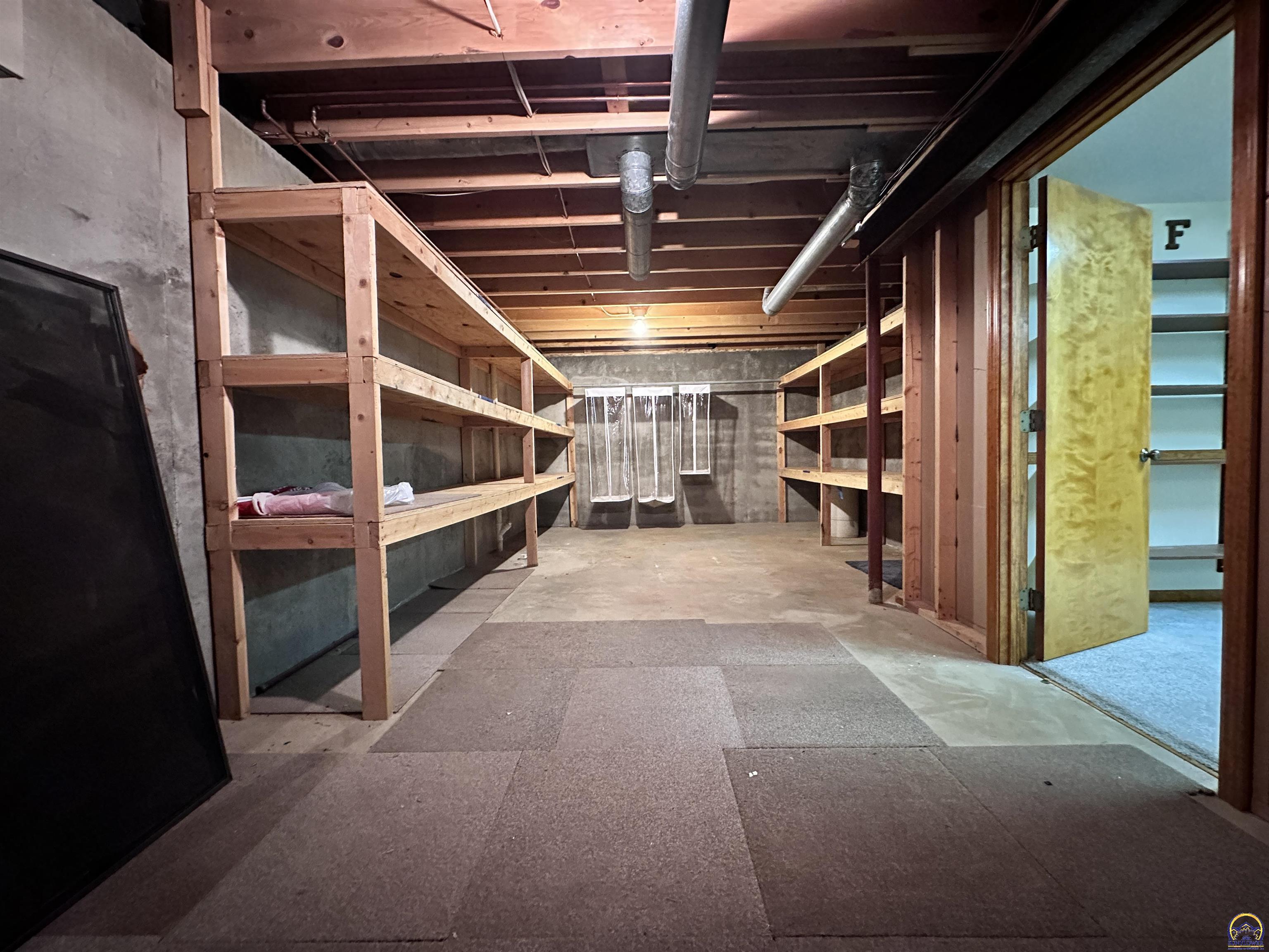 Topeka, Kansas 66614, United States, 3 Bedrooms Bedrooms, ,3 BathroomsBathrooms,Residential,Pending,46795