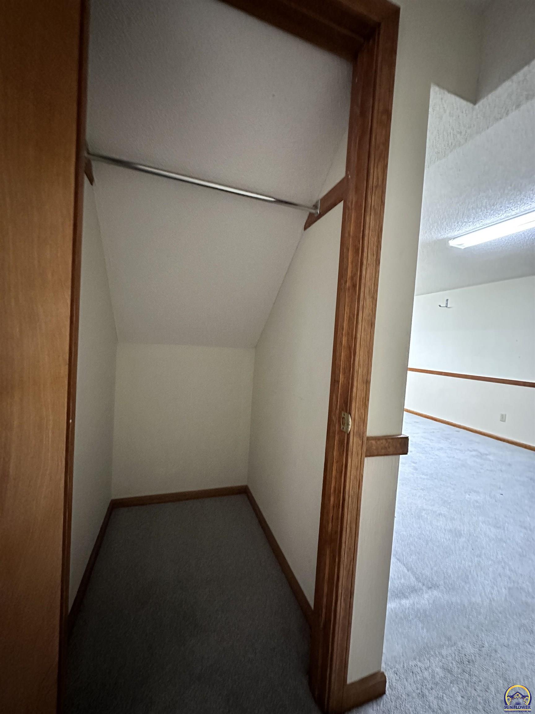 Topeka, Kansas 66614, United States, 3 Bedrooms Bedrooms, ,3 BathroomsBathrooms,Residential,Pending,46795