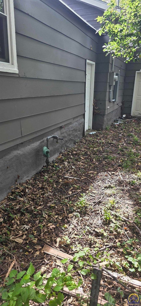 Tiny photo for 905 Neosho St, Emporia, KS 66801 (MLS # 246861)