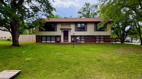 Photo of 3331 NW 42nd Ter, Topeka, KS 66618 (MLS # 244776)