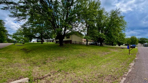 Tiny photo for 3331 NW 42nd Ter, Topeka, KS 66618 (MLS # 244776)