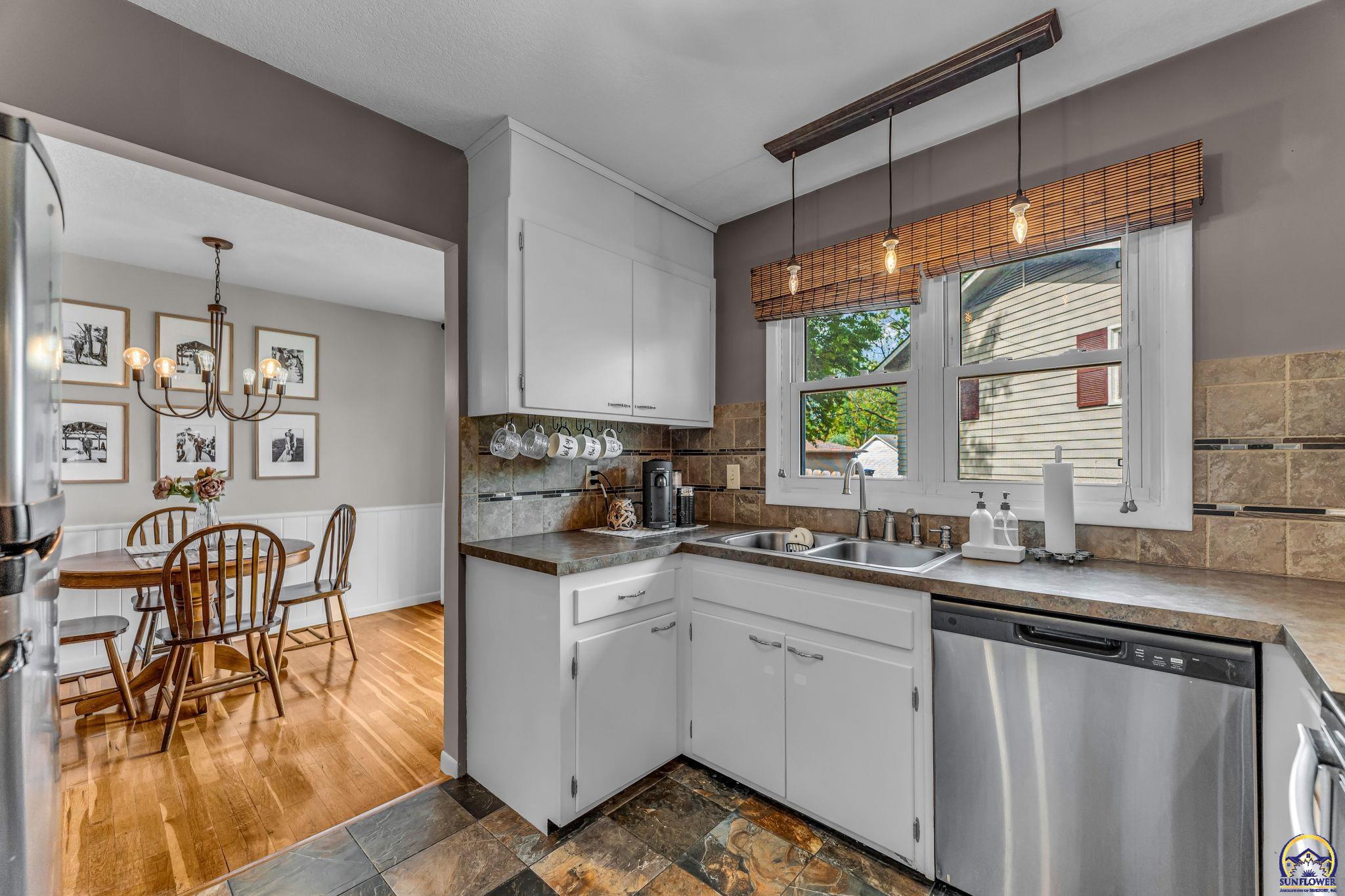 Topeka, Kansas 66604, United States, 4 Bedrooms Bedrooms, ,3 BathroomsBathrooms,Residential,Pending,119601