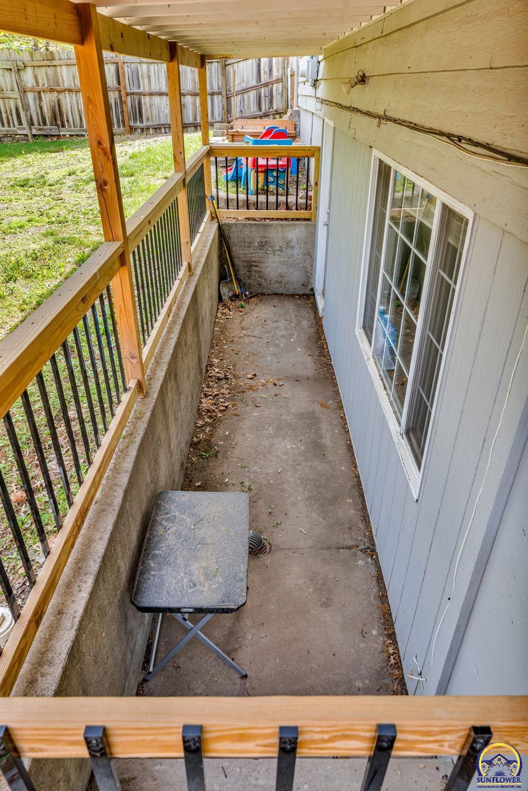 Topeka, Kansas 66604, United States, 4 Bedrooms Bedrooms, ,3 BathroomsBathrooms,Residential,Pending,119601