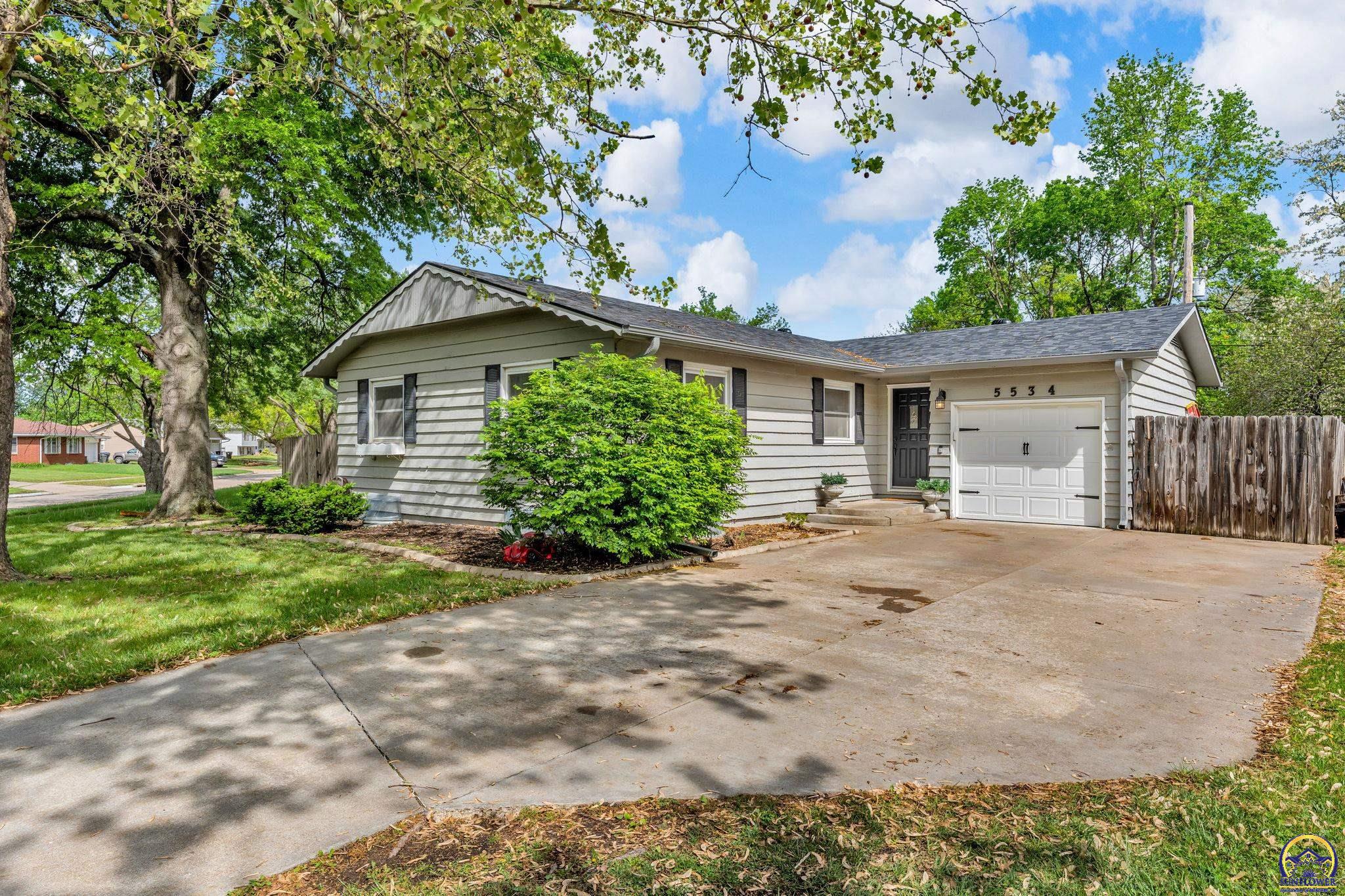 Topeka, Kansas 66604, United States, 4 Bedrooms Bedrooms, ,3 BathroomsBathrooms,Residential,Pending,119601