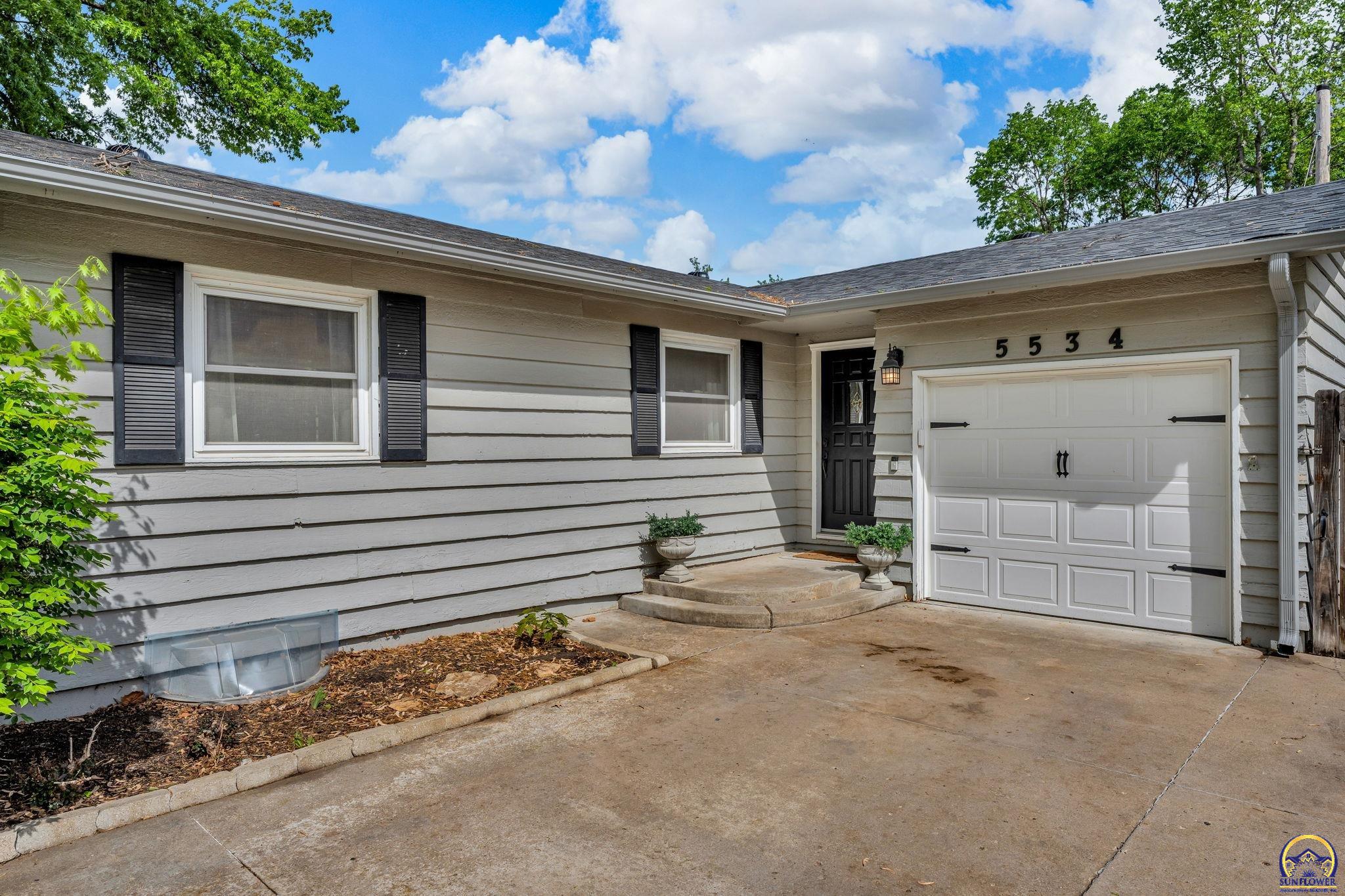 Topeka, Kansas 66604, United States, 4 Bedrooms Bedrooms, ,3 BathroomsBathrooms,Residential,Pending,119601