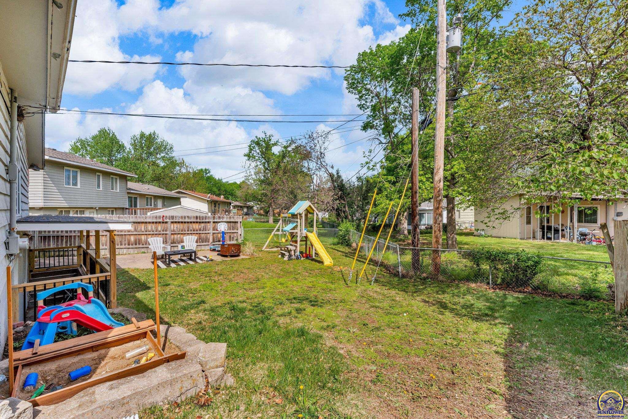 Topeka, Kansas 66604, United States, 4 Bedrooms Bedrooms, ,3 BathroomsBathrooms,Residential,Pending,119601