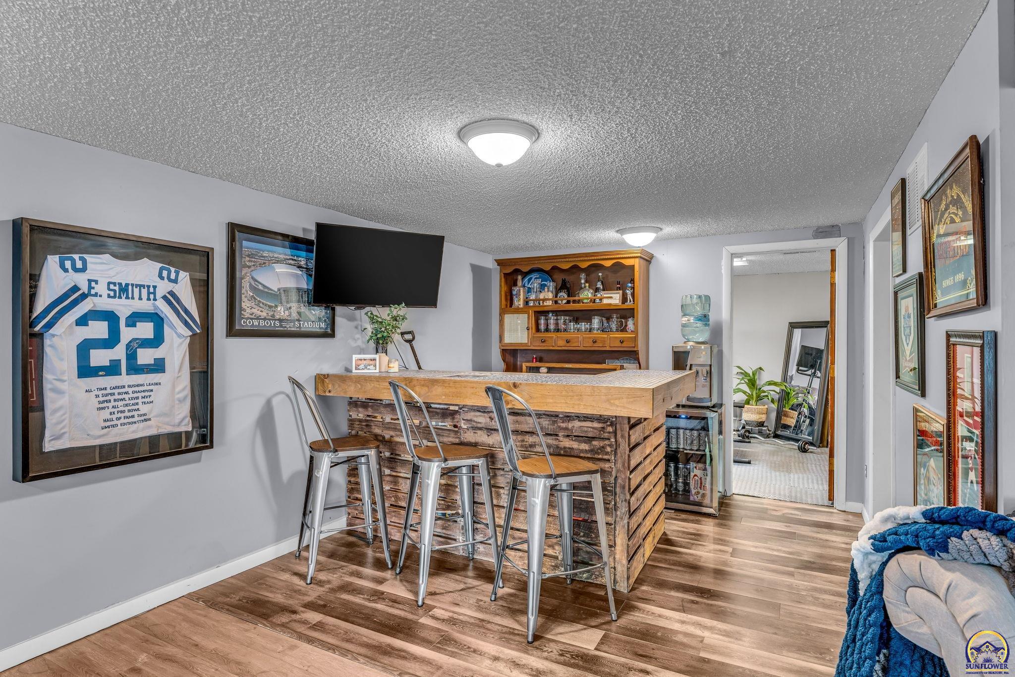 Topeka, Kansas 66604, United States, 4 Bedrooms Bedrooms, ,3 BathroomsBathrooms,Residential,Pending,119601