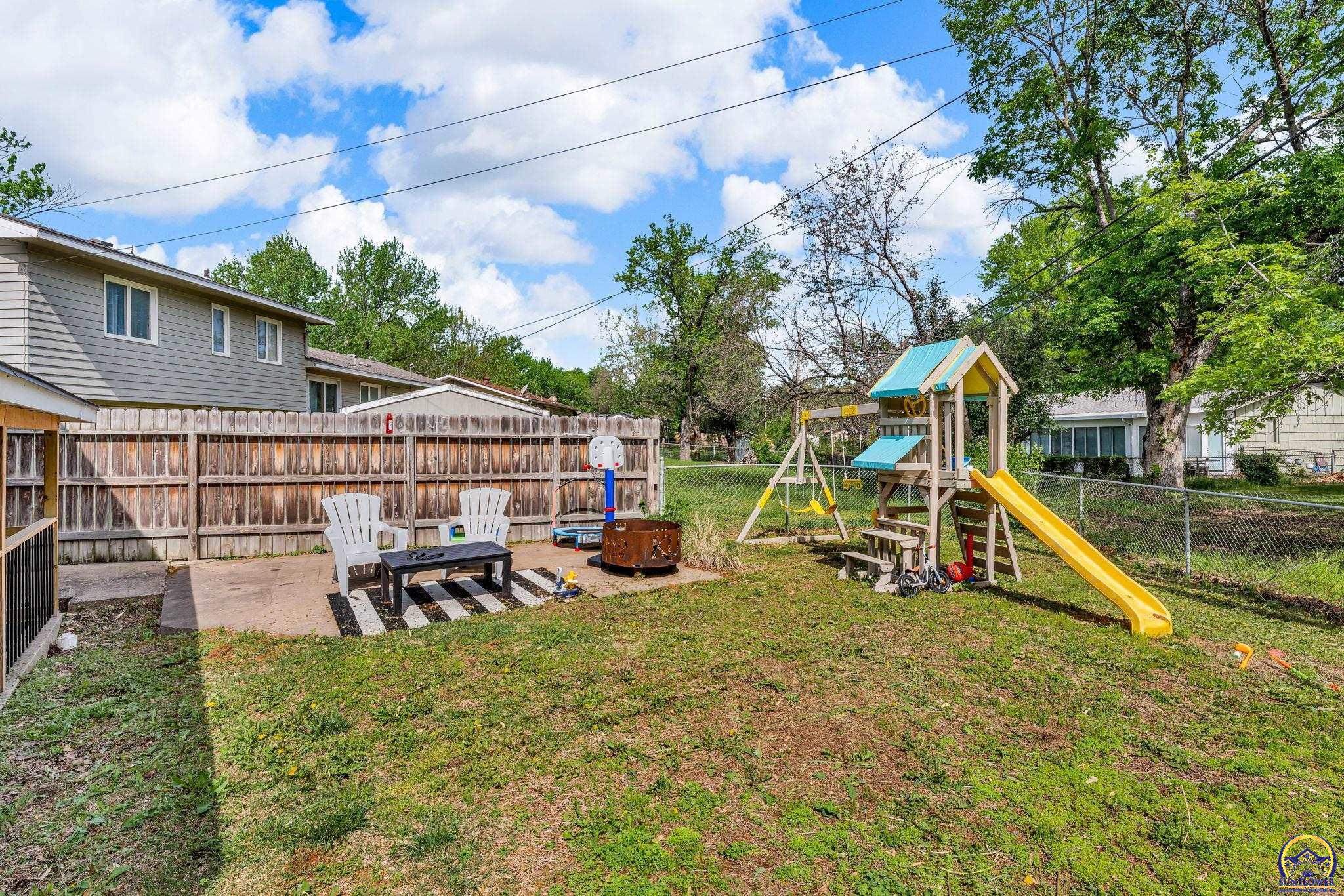 Topeka, Kansas 66604, United States, 4 Bedrooms Bedrooms, ,3 BathroomsBathrooms,Residential,Pending,119601