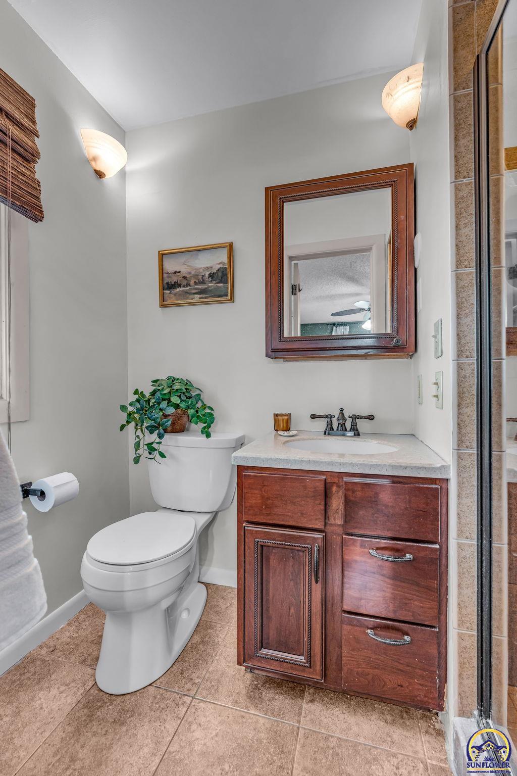 Topeka, Kansas 66604, United States, 4 Bedrooms Bedrooms, ,3 BathroomsBathrooms,Residential,Pending,119601