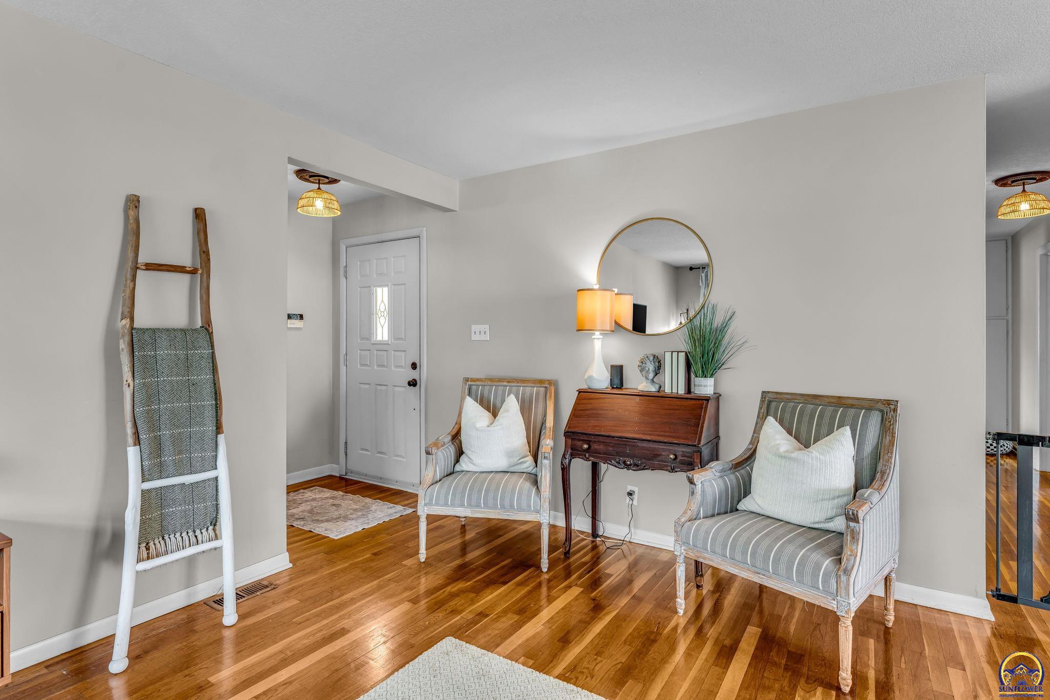 Topeka, Kansas 66604, United States, 4 Bedrooms Bedrooms, ,3 BathroomsBathrooms,Residential,Pending,119601