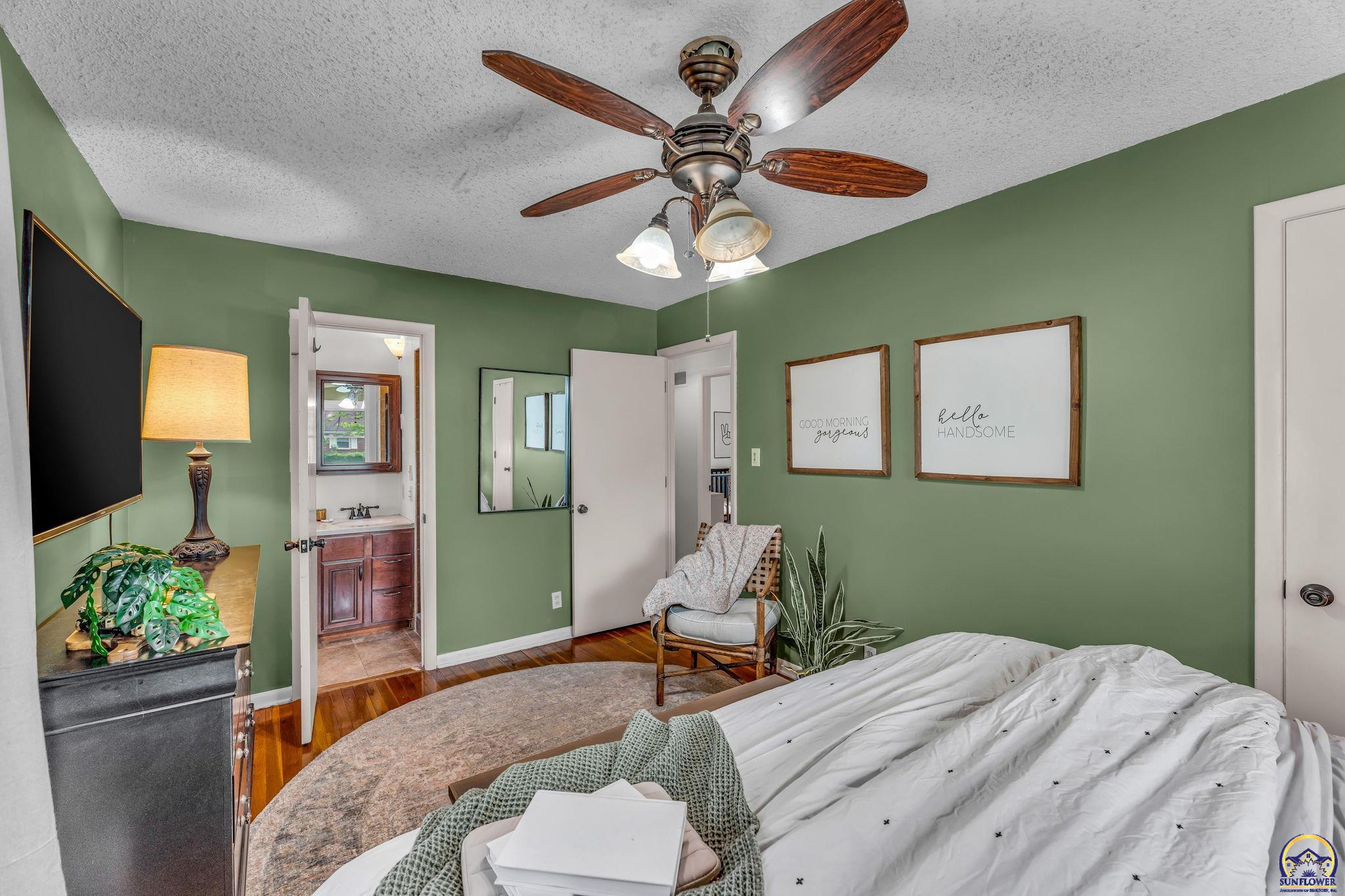 Topeka, Kansas 66604, United States, 4 Bedrooms Bedrooms, ,3 BathroomsBathrooms,Residential,Pending,119601