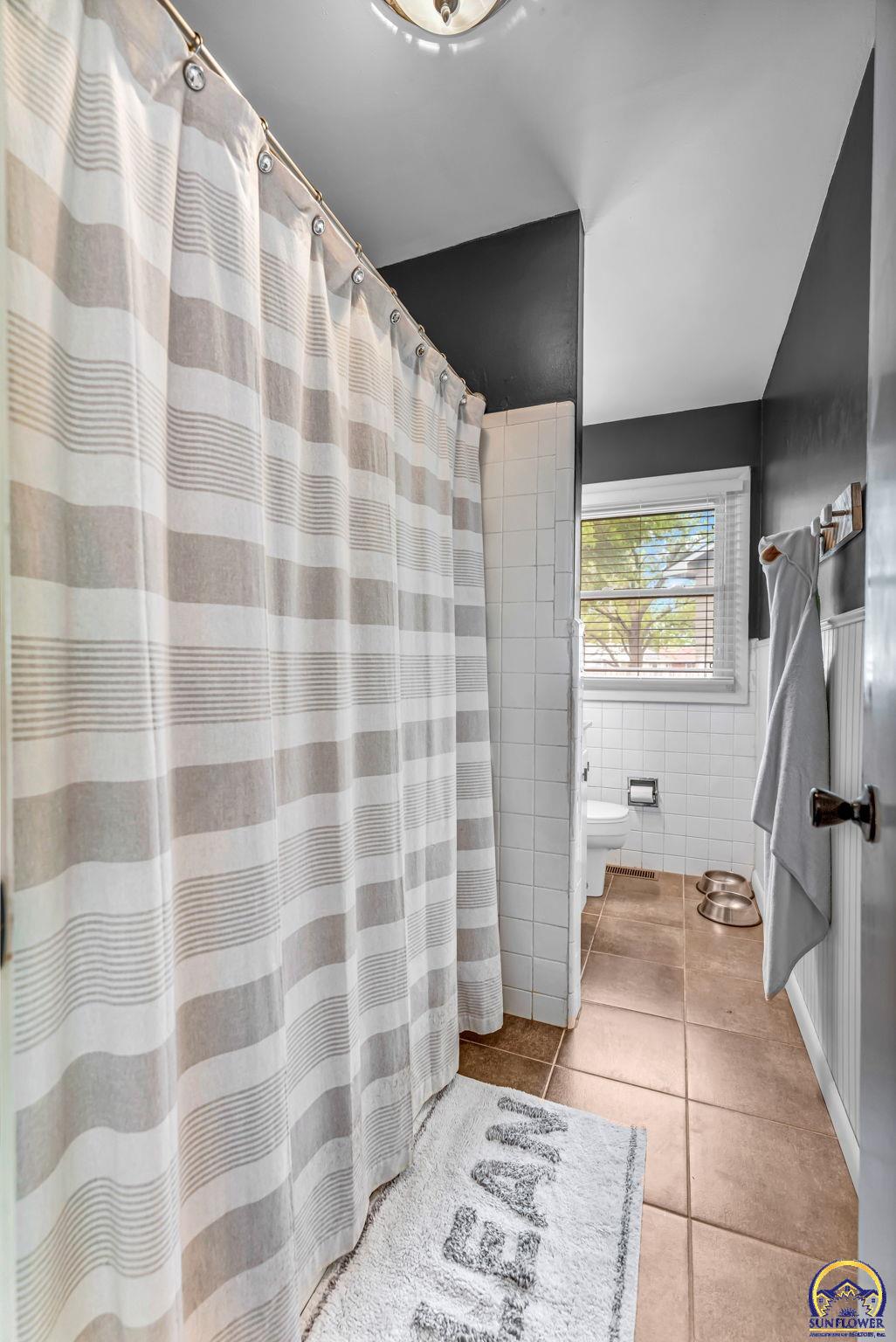 Topeka, Kansas 66604, United States, 4 Bedrooms Bedrooms, ,3 BathroomsBathrooms,Residential,Pending,119601