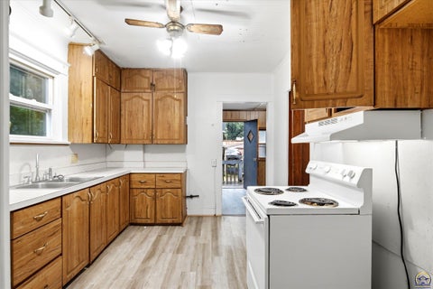 Tiny photo for 1216 SW Boswell Ave, Topeka, KS 66604 (MLS # 245852)