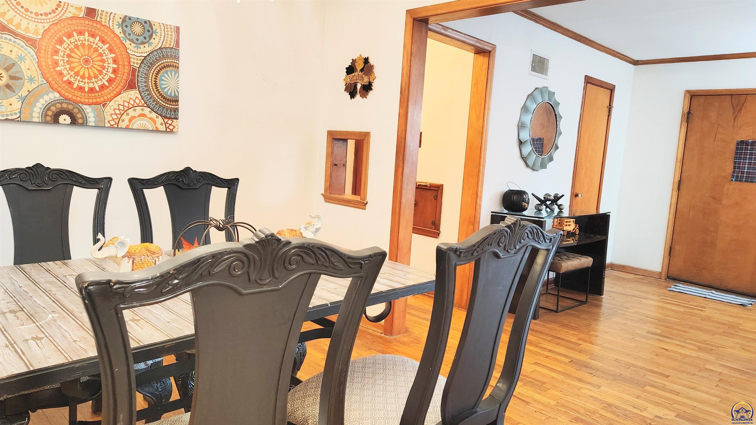 Topeka, Kansas 66604, United States, 4 Bedrooms Bedrooms, ,3 BathroomsBathrooms,Residential,Pending,212574