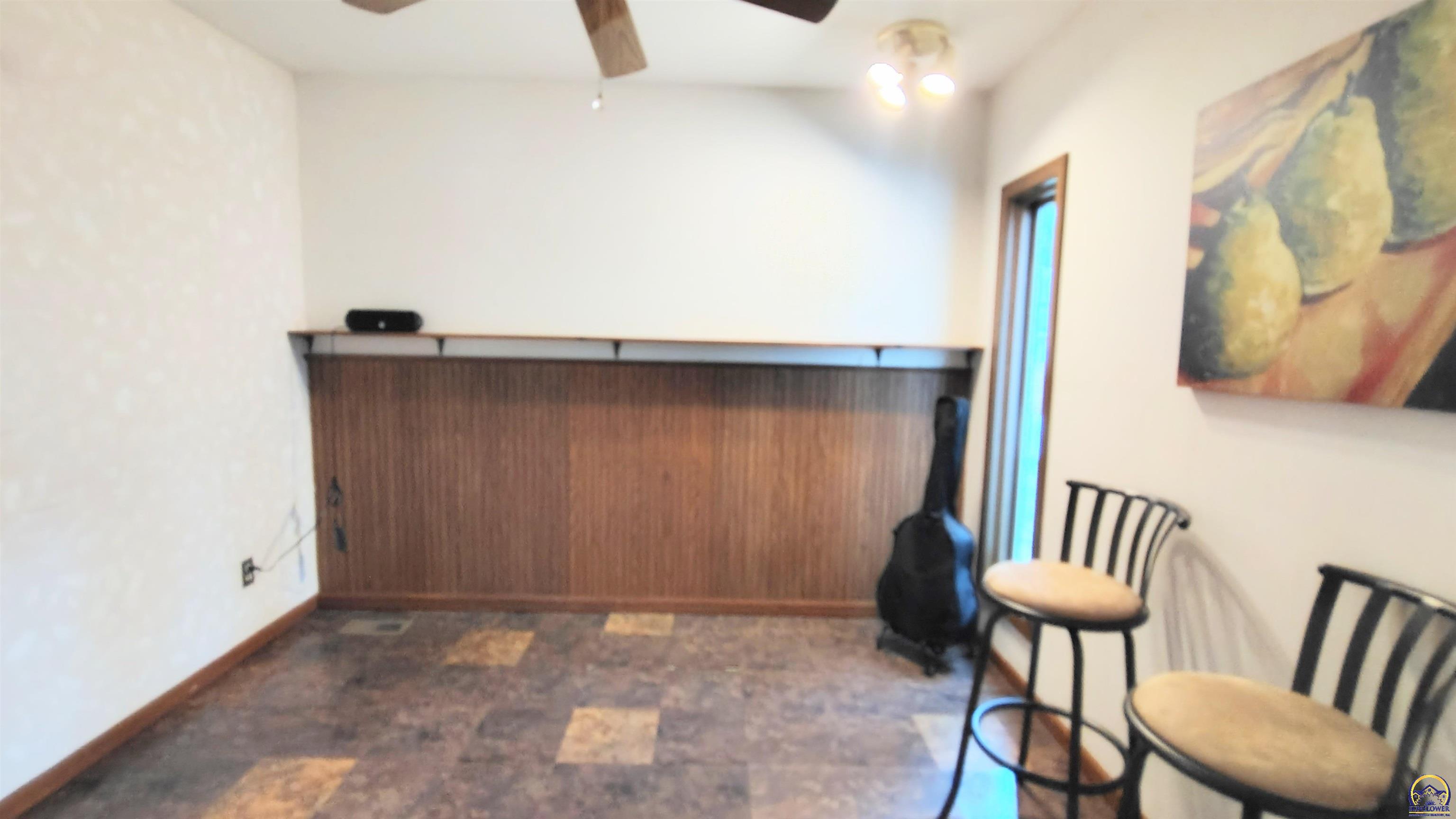 Topeka, Kansas 66604, United States, 4 Bedrooms Bedrooms, ,3 BathroomsBathrooms,Residential,Pending,212574