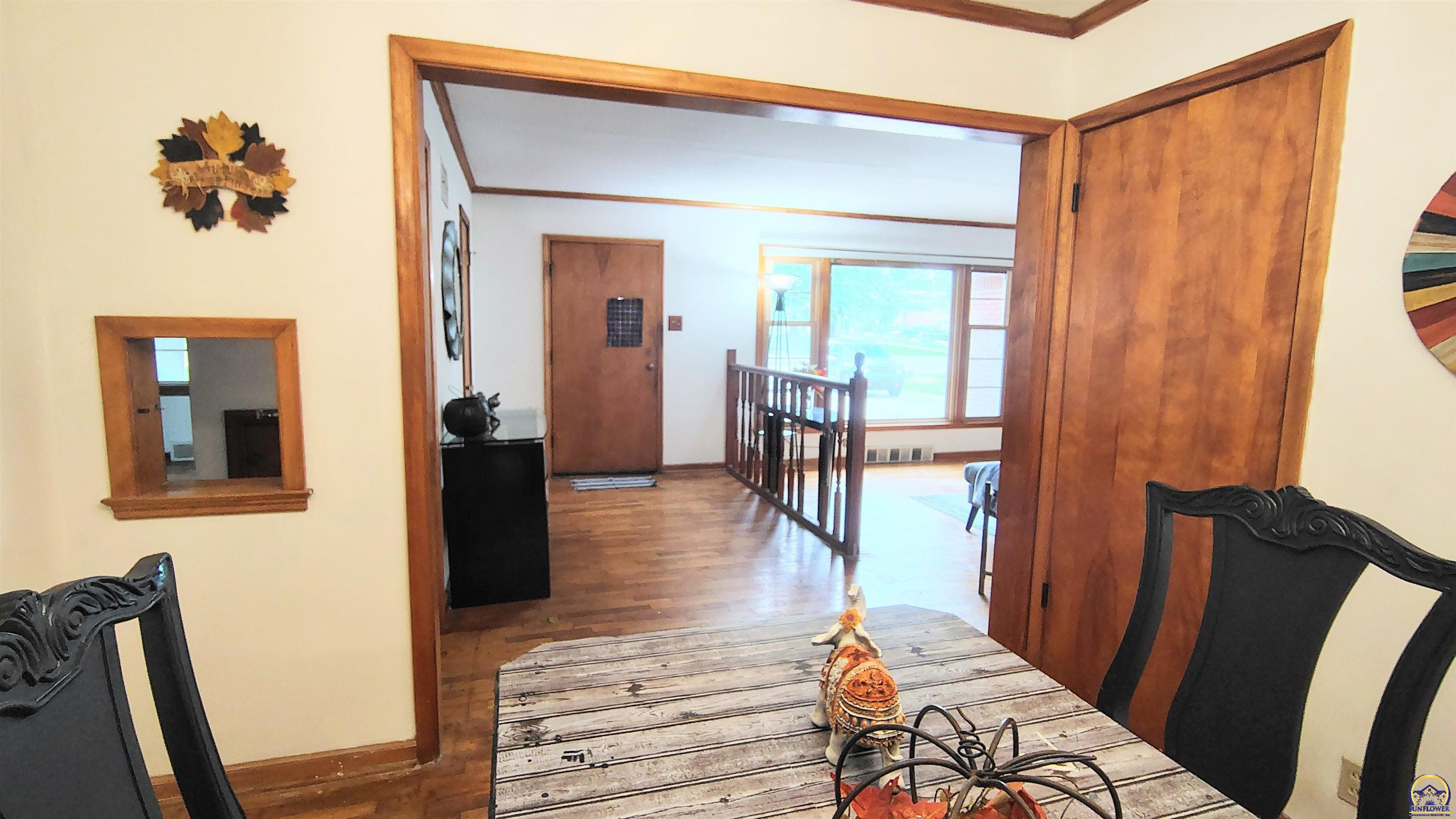 Topeka, Kansas 66604, United States, 4 Bedrooms Bedrooms, ,3 BathroomsBathrooms,Residential,Pending,212574