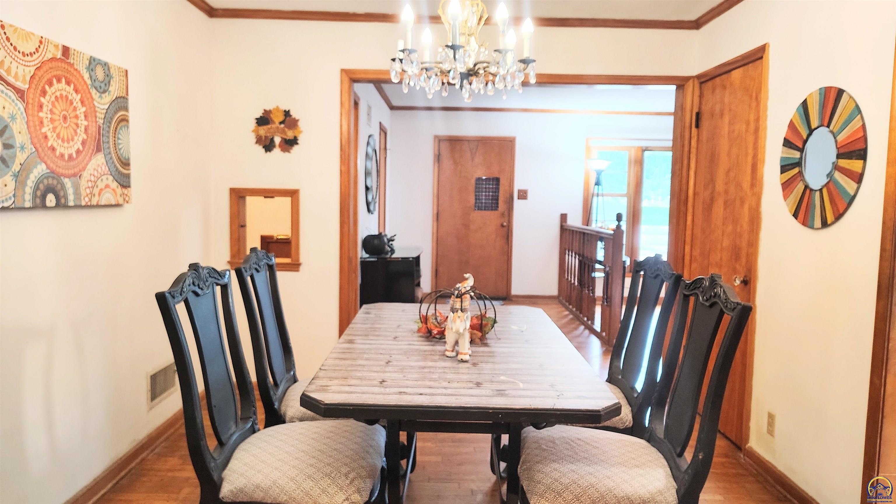 Topeka, Kansas 66604, United States, 4 Bedrooms Bedrooms, ,3 BathroomsBathrooms,Residential,Pending,212574