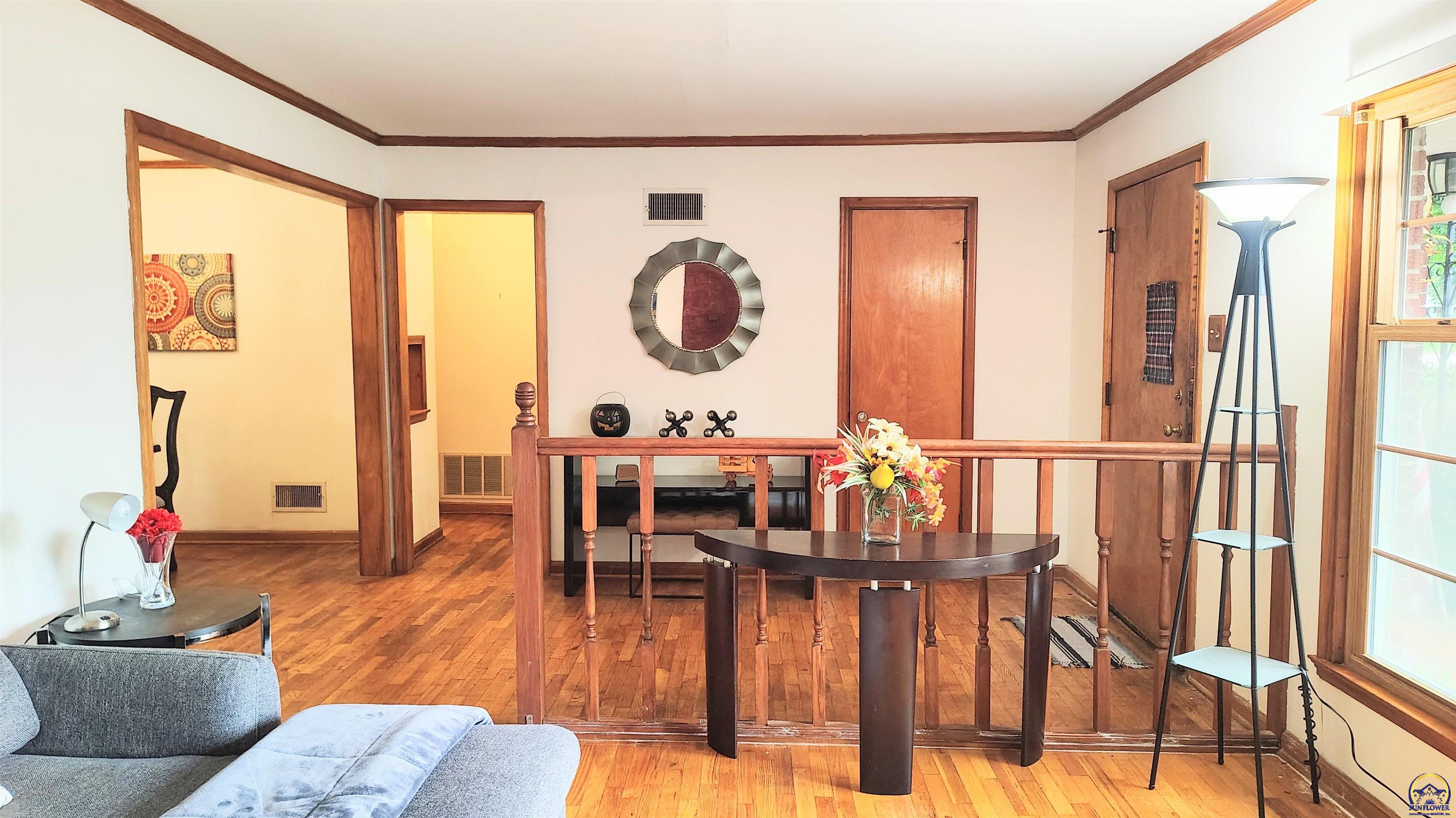 Topeka, Kansas 66604, United States, 4 Bedrooms Bedrooms, ,3 BathroomsBathrooms,Residential,Pending,212574