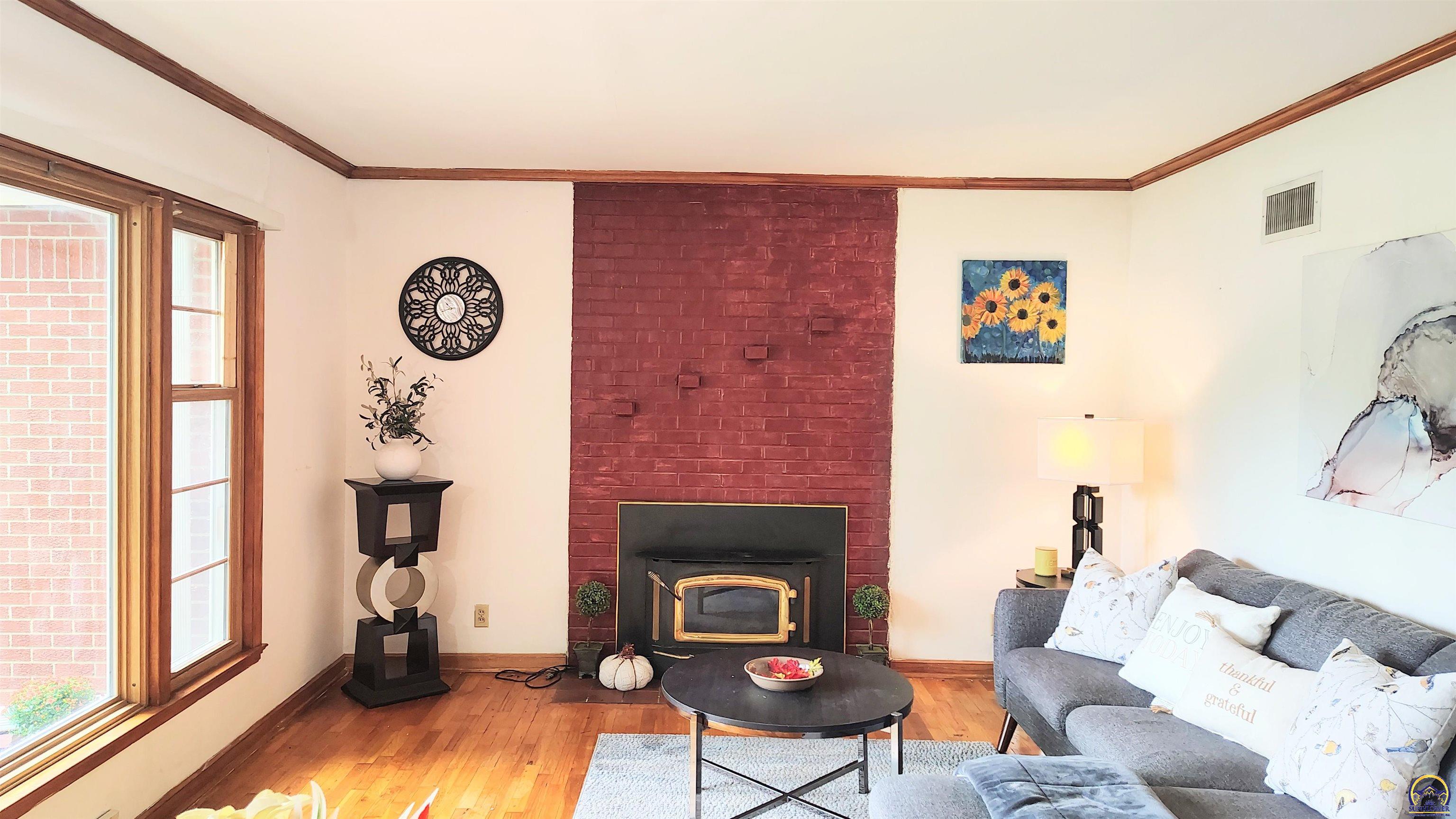 Topeka, Kansas 66604, United States, 4 Bedrooms Bedrooms, ,3 BathroomsBathrooms,Residential,Pending,212574