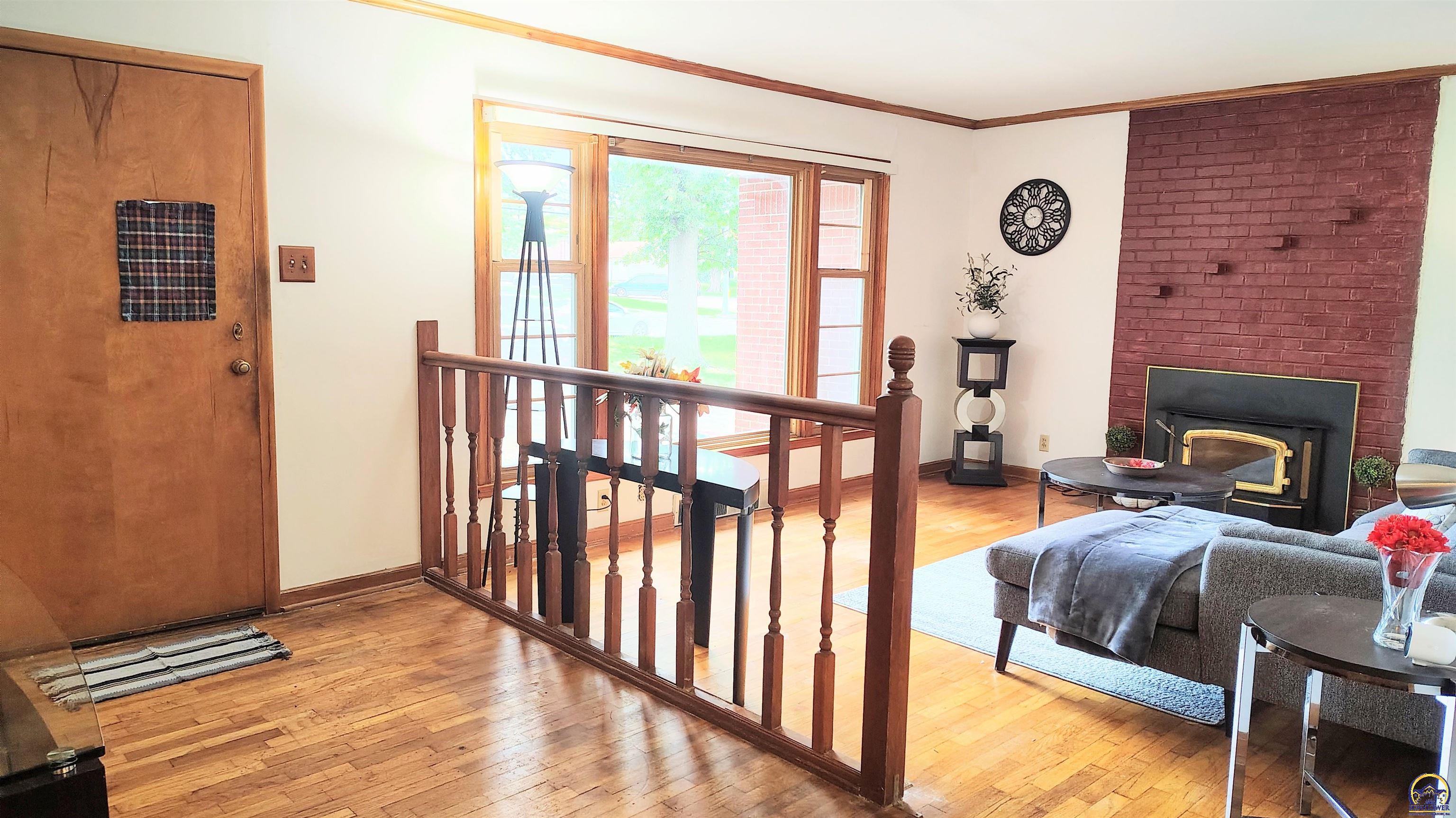 Topeka, Kansas 66604, United States, 4 Bedrooms Bedrooms, ,3 BathroomsBathrooms,Residential,Pending,212574