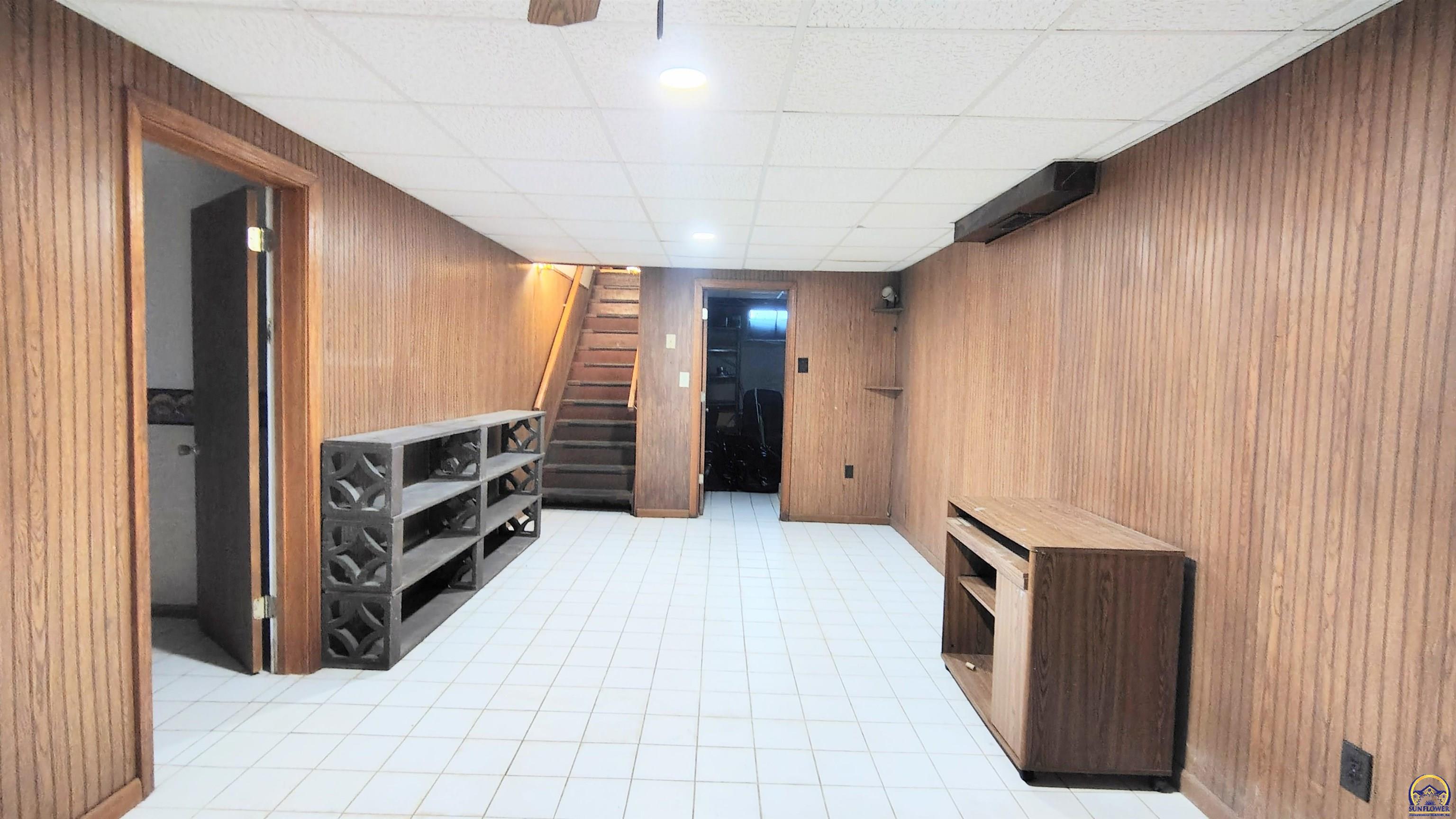 Topeka, Kansas 66604, United States, 4 Bedrooms Bedrooms, ,3 BathroomsBathrooms,Residential,Pending,212574