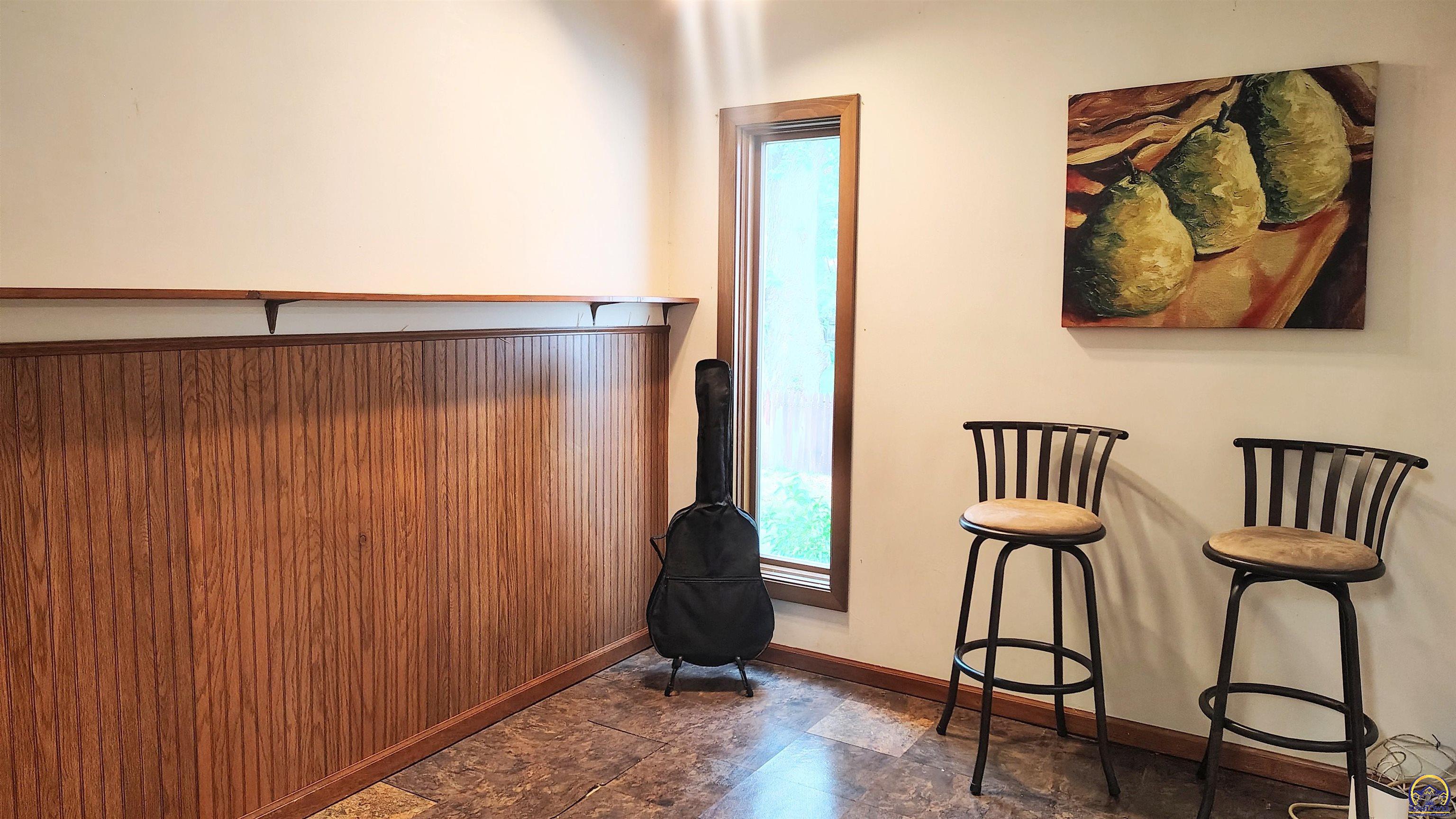 Topeka, Kansas 66604, United States, 4 Bedrooms Bedrooms, ,3 BathroomsBathrooms,Residential,Pending,212574