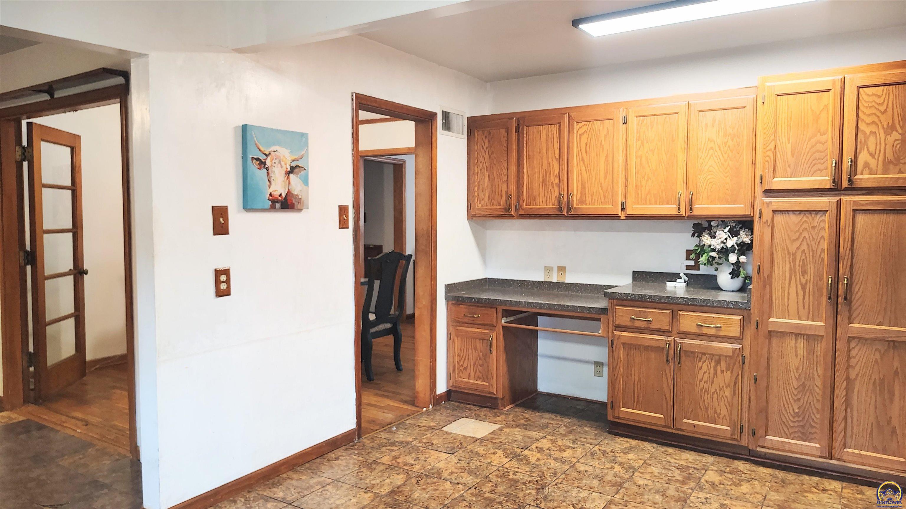 Topeka, Kansas 66604, United States, 4 Bedrooms Bedrooms, ,3 BathroomsBathrooms,Residential,Pending,212574