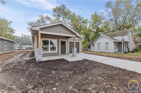 Tiny photo for 121 S Cedar St, Ottawa, KS 66067 (MLS # 246624)