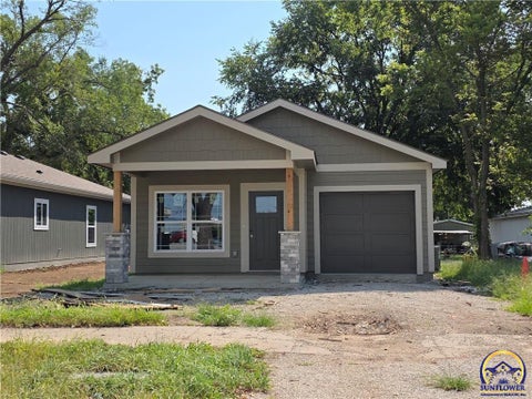 Tiny photo for 121 S Cedar St, Ottawa, KS 66067 (MLS # 246624)