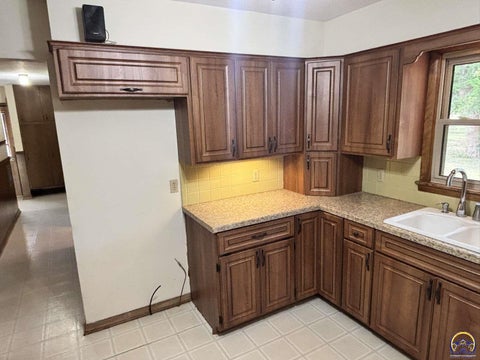 Tiny photo for 1661 90th St, Peabody, KS 66866 (MLS # 246452)