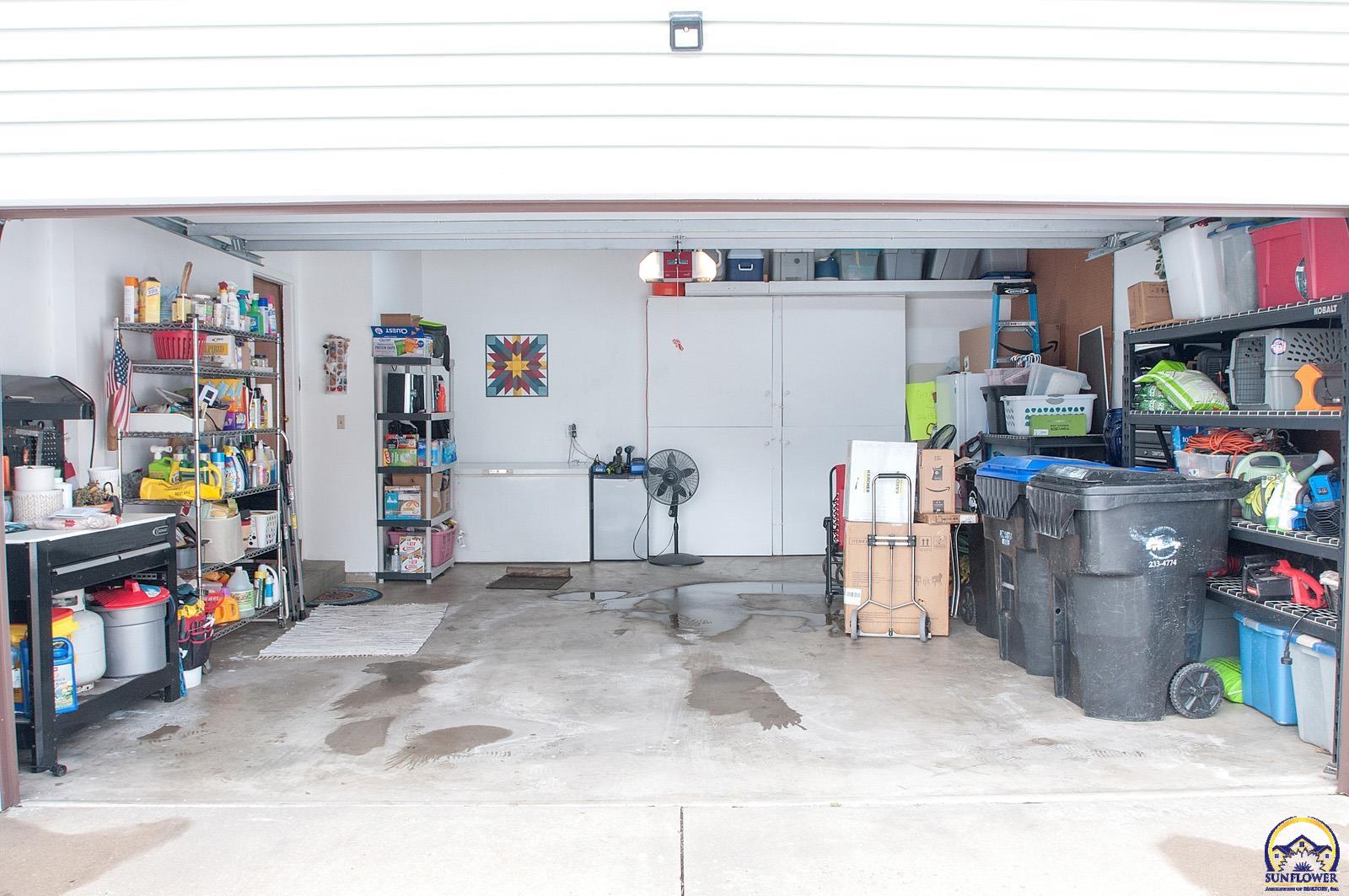 Topeka, Kansas 66614, United States, 4 Bedrooms Bedrooms, ,3 BathroomsBathrooms,Residential,Pending,16918