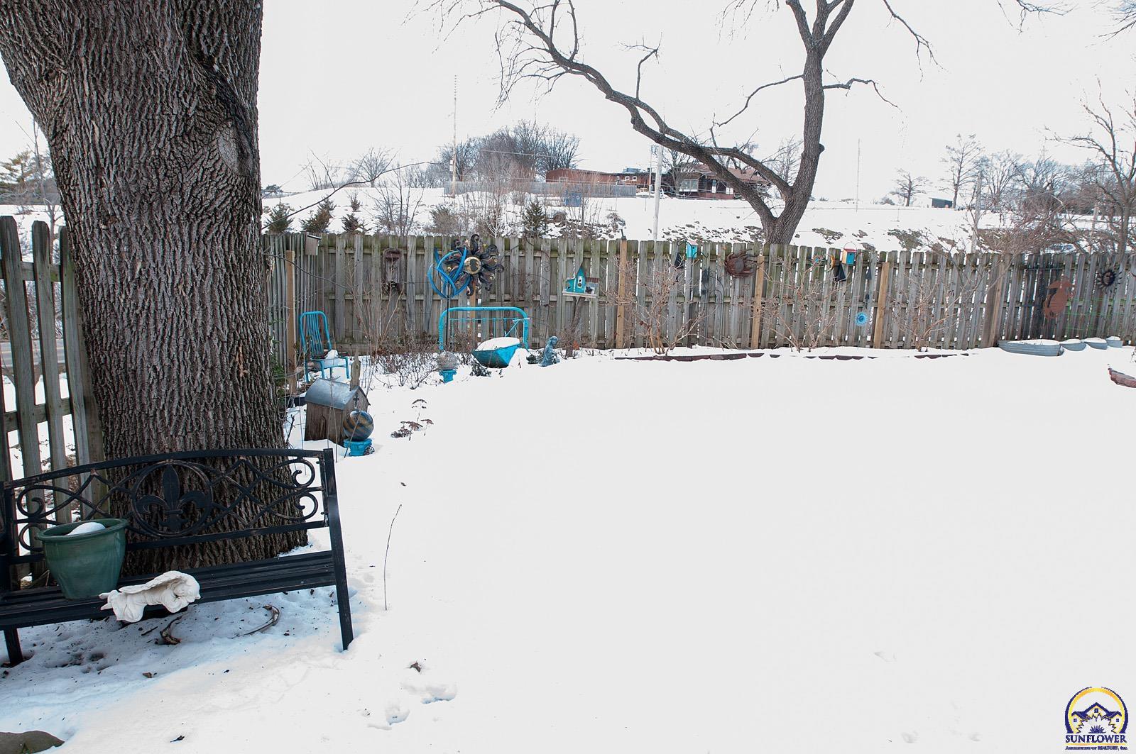 Topeka, Kansas 66614, United States, 4 Bedrooms Bedrooms, ,3 BathroomsBathrooms,Residential,Pending,16918