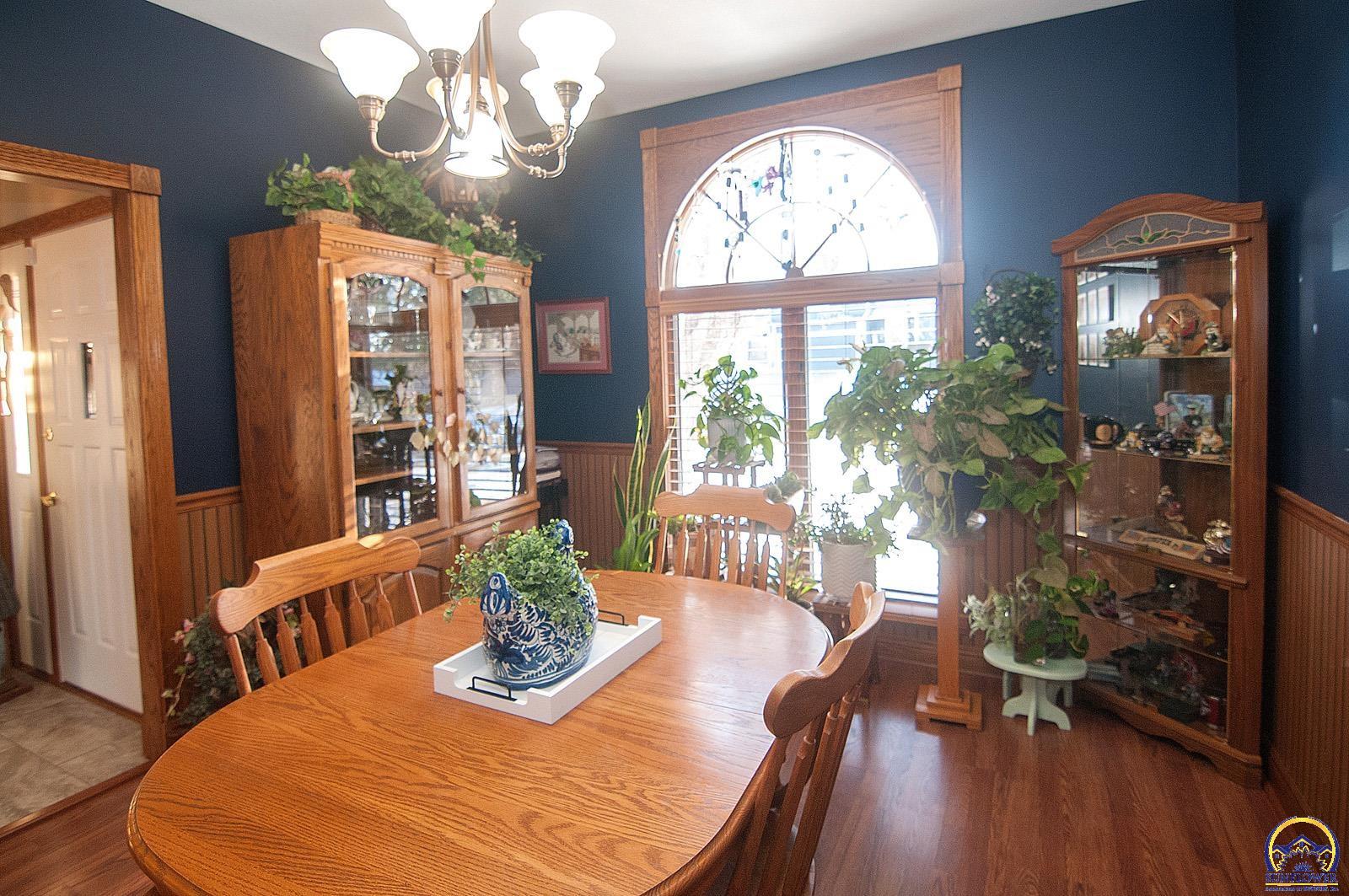 Topeka, Kansas 66614, United States, 4 Bedrooms Bedrooms, ,3 BathroomsBathrooms,Residential,Pending,16918